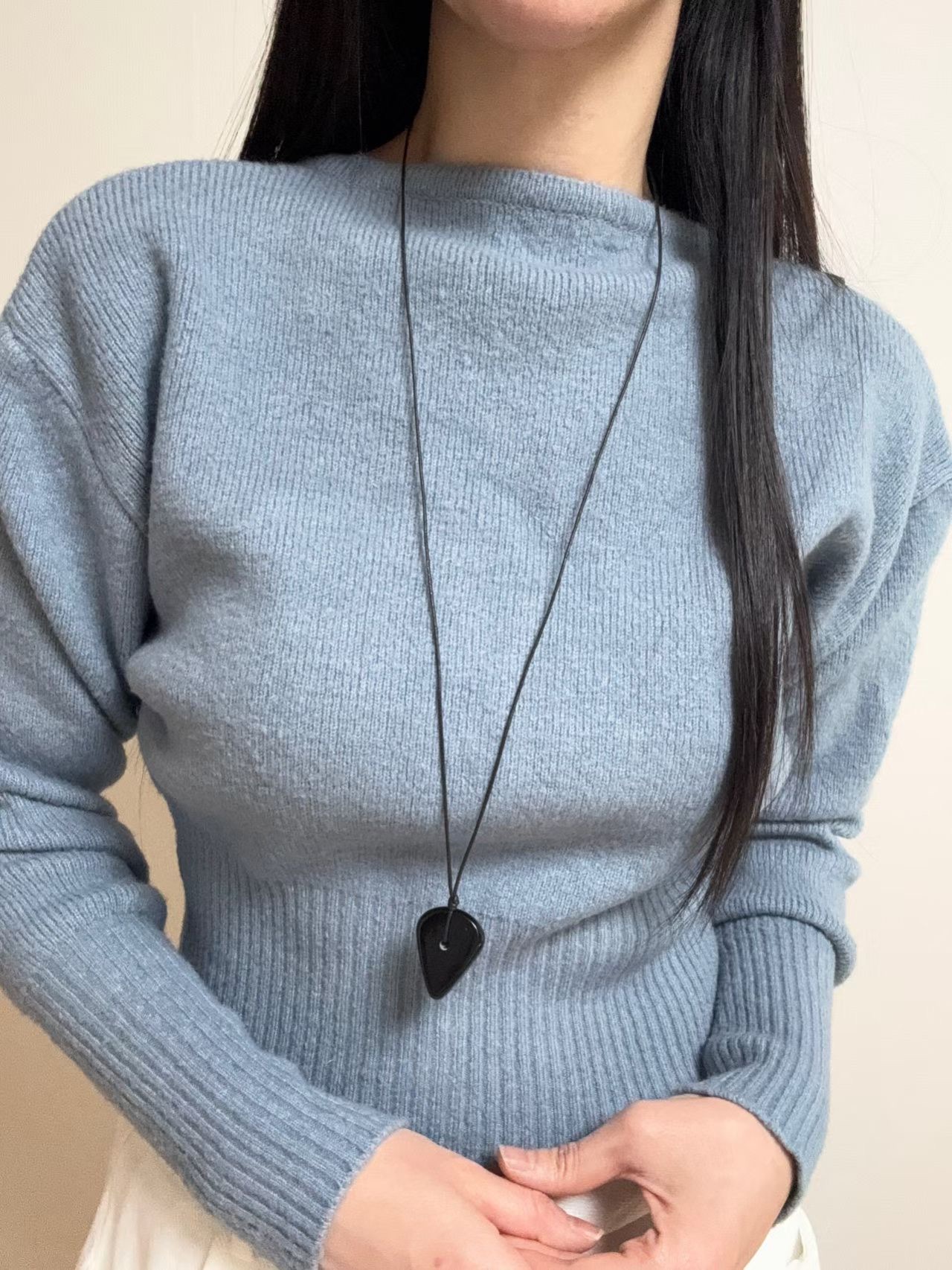 DK30 / TRIANGULAR PENDANT STRING NECKLACE