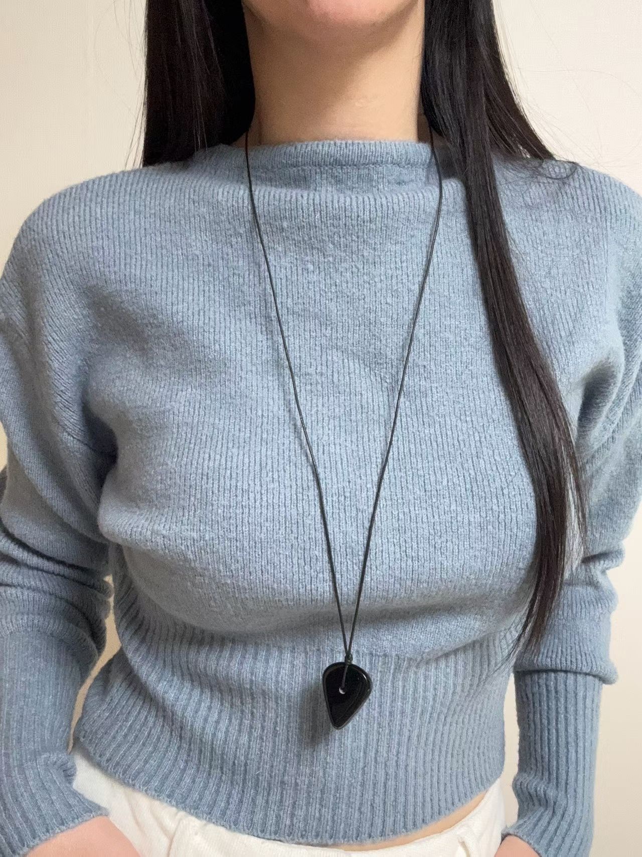 DK30 / TRIANGULAR PENDANT STRING NECKLACE
