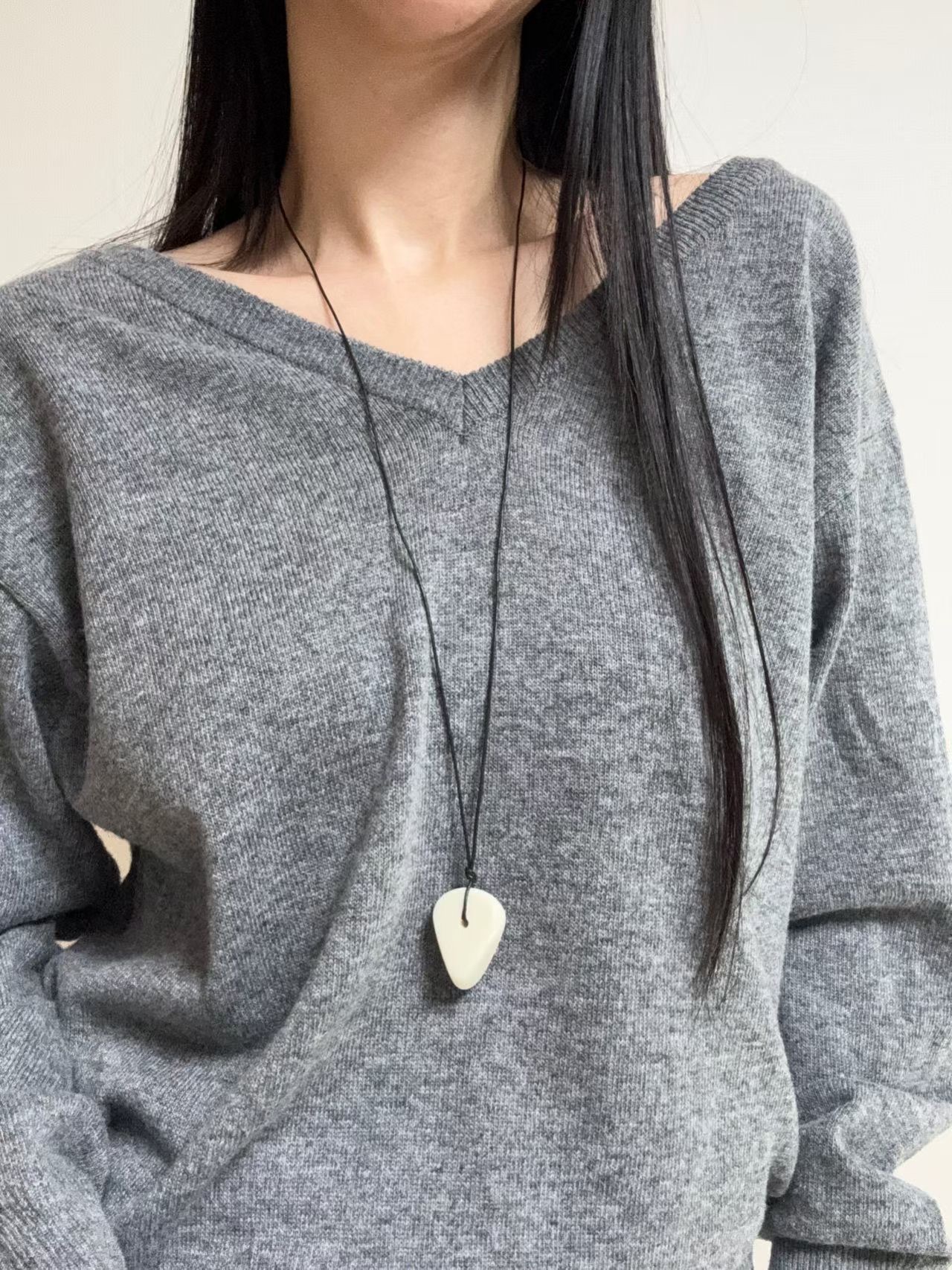 DK30 / TRIANGULAR PENDANT STRING NECKLACE