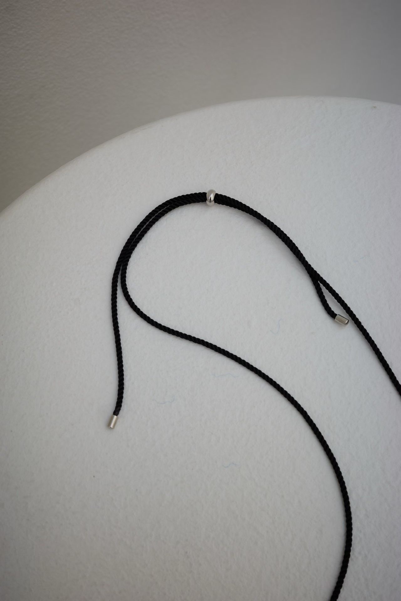 DK32 / IRREGULAR SHAPED PENDANT STRING NECKLACE