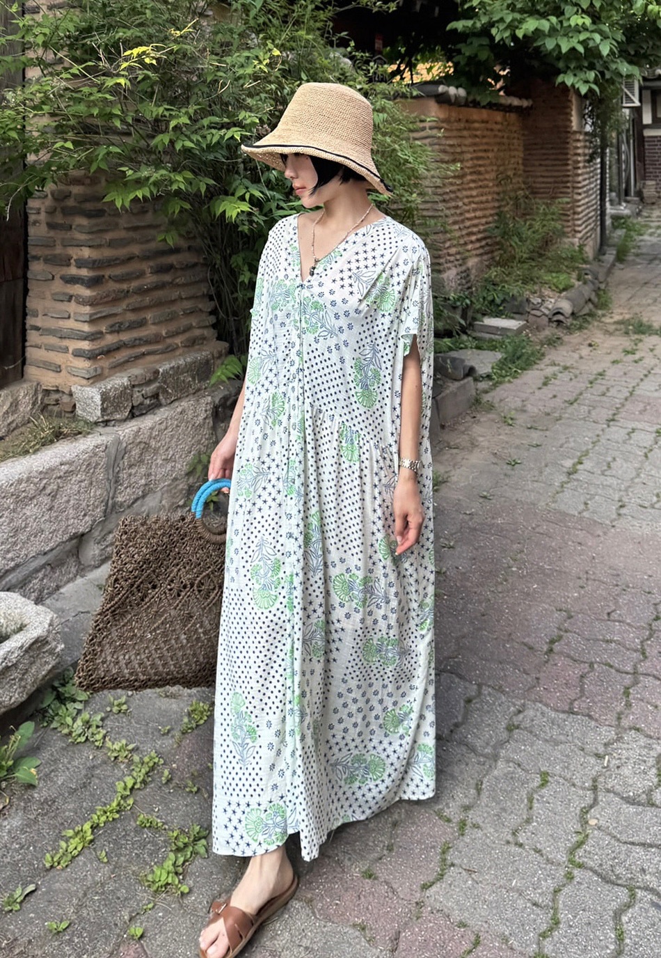 KB11 / V neckline Floral Loose Dress