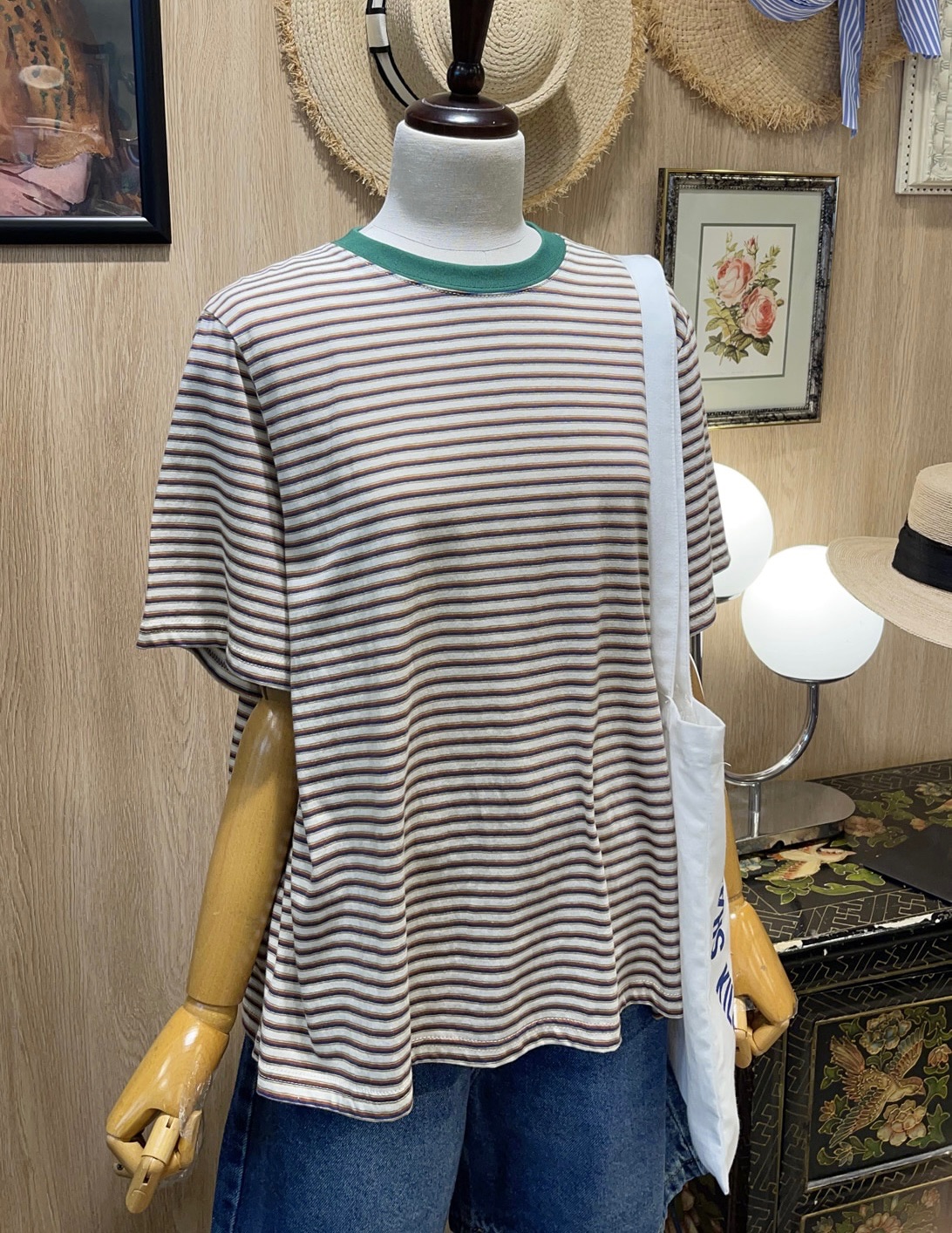 KB15 / Contrast Neckline Stripe Tee 