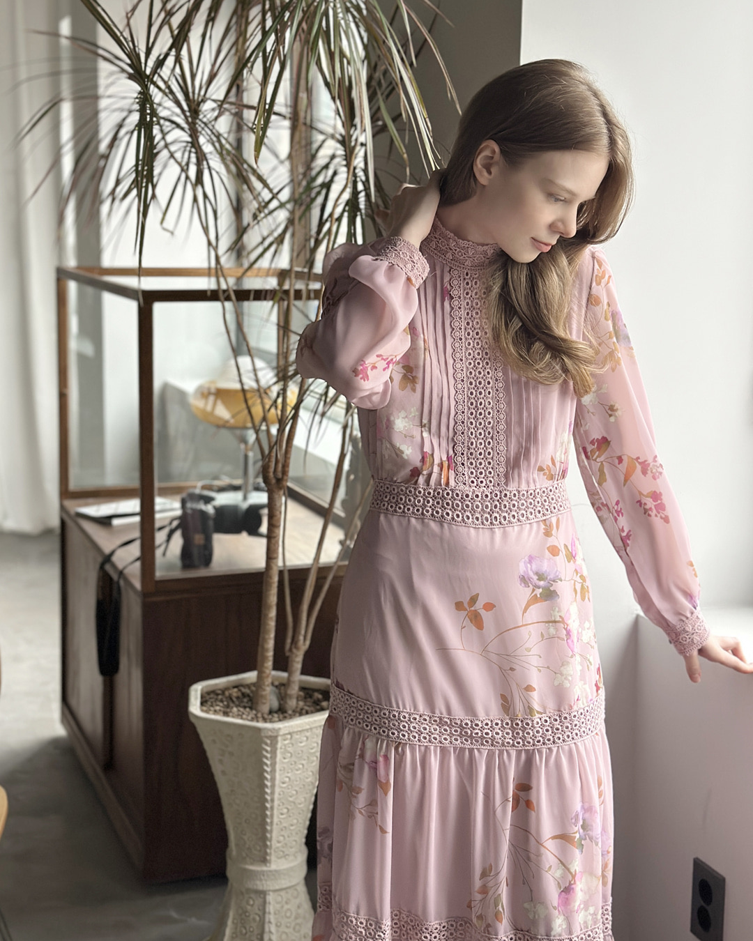 KB01 / Floral Long Dress With Lace Trimmings