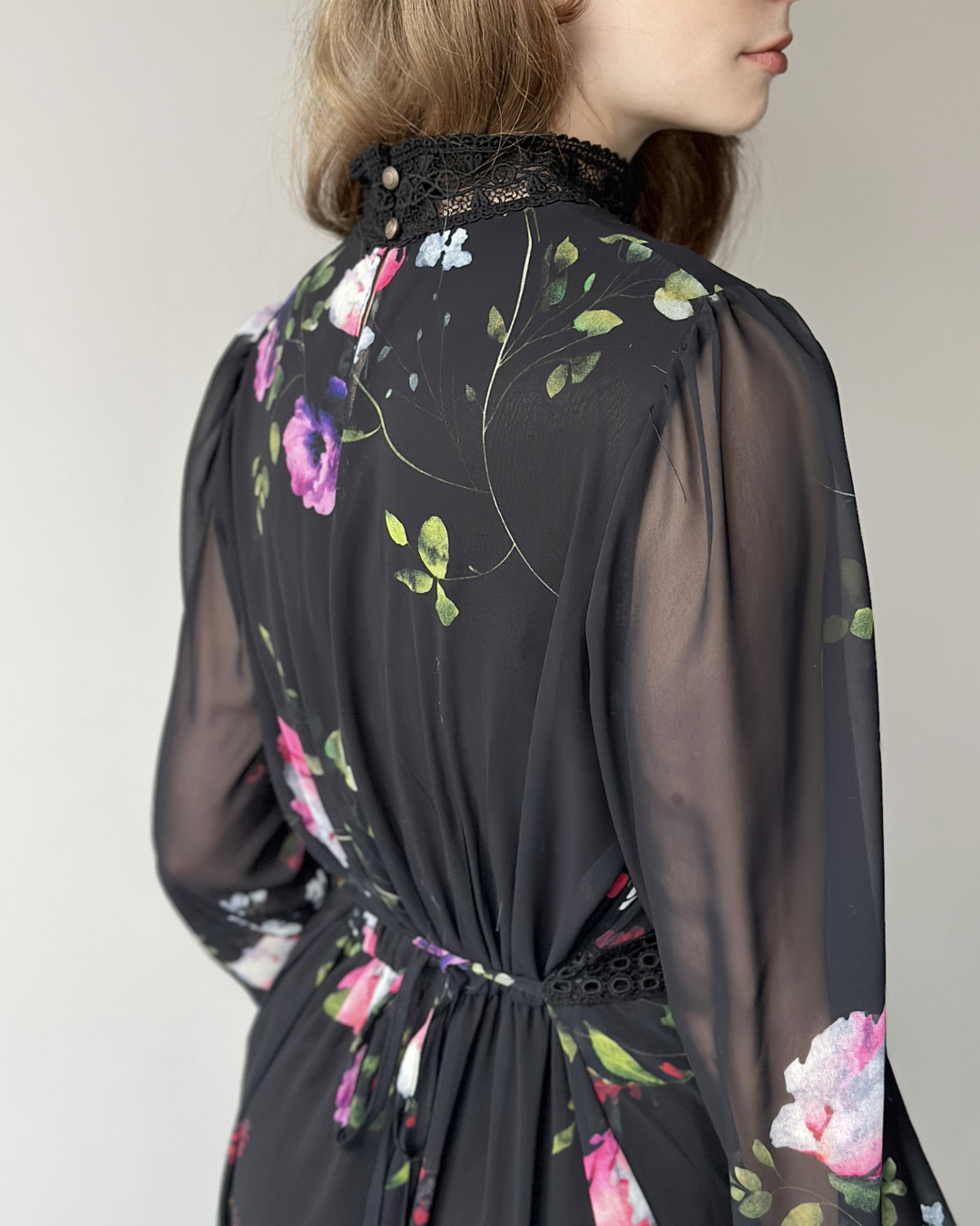 KB01 / Floral Long Dress With Lace Trimmings