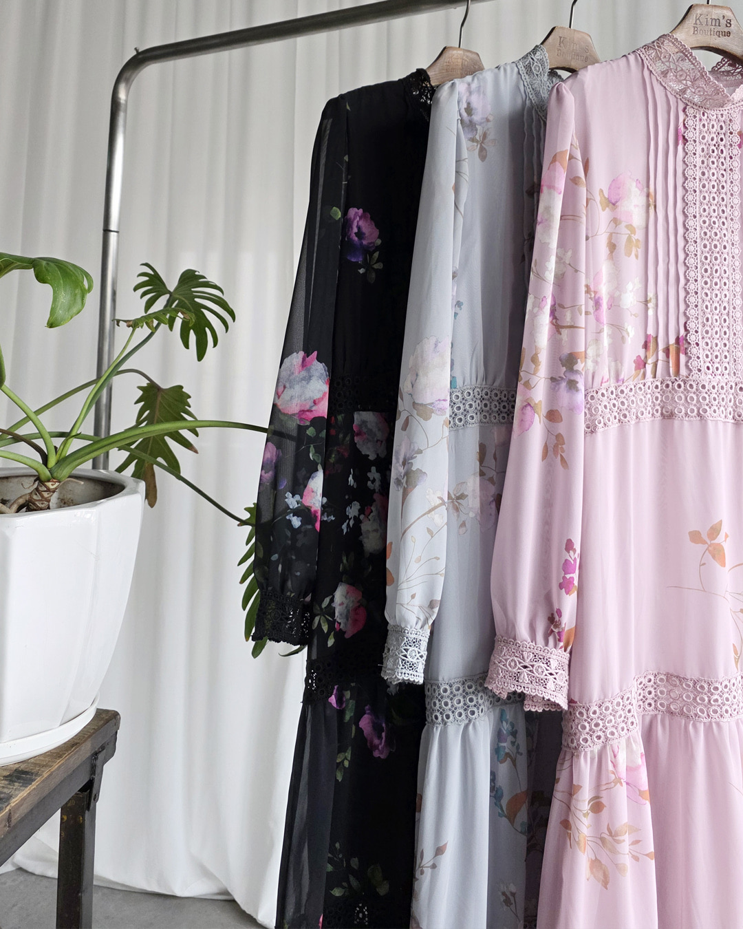 KB01 / Floral Long Dress With Lace Trimmings