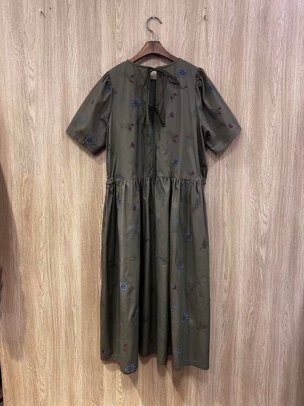 KB21 / Ditsy Floral Drop Waist Dress