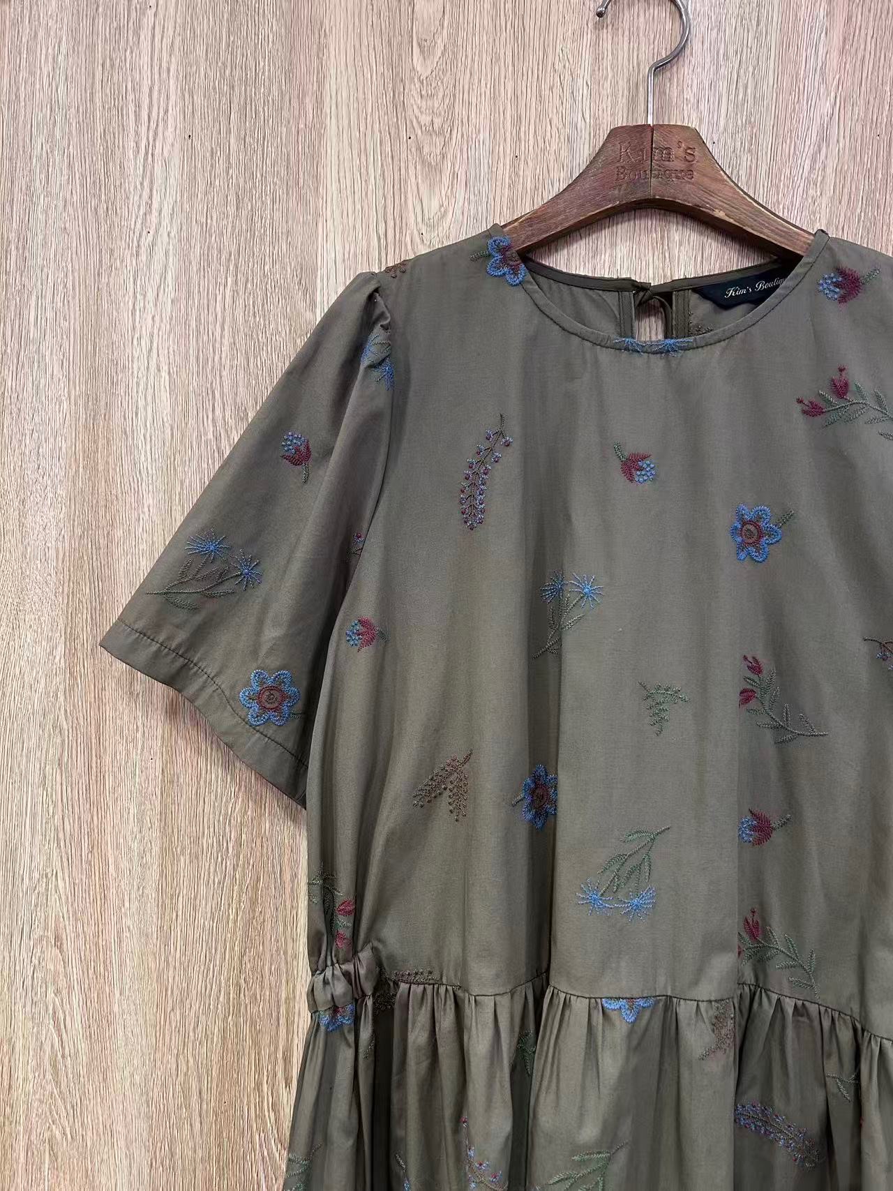 KB21 / Ditsy Floral Drop Waist Dress