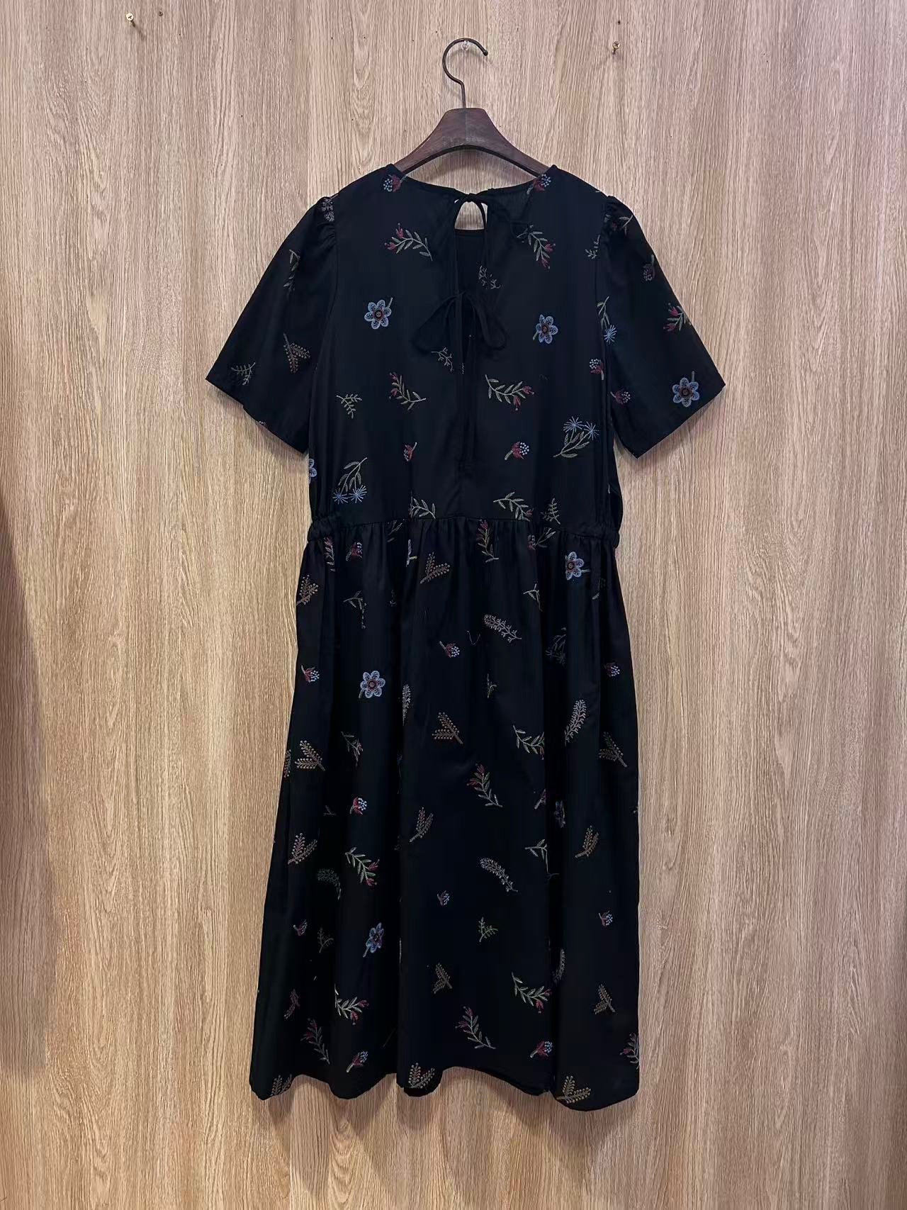 KB21 / Ditsy Floral Drop Waist Dress
