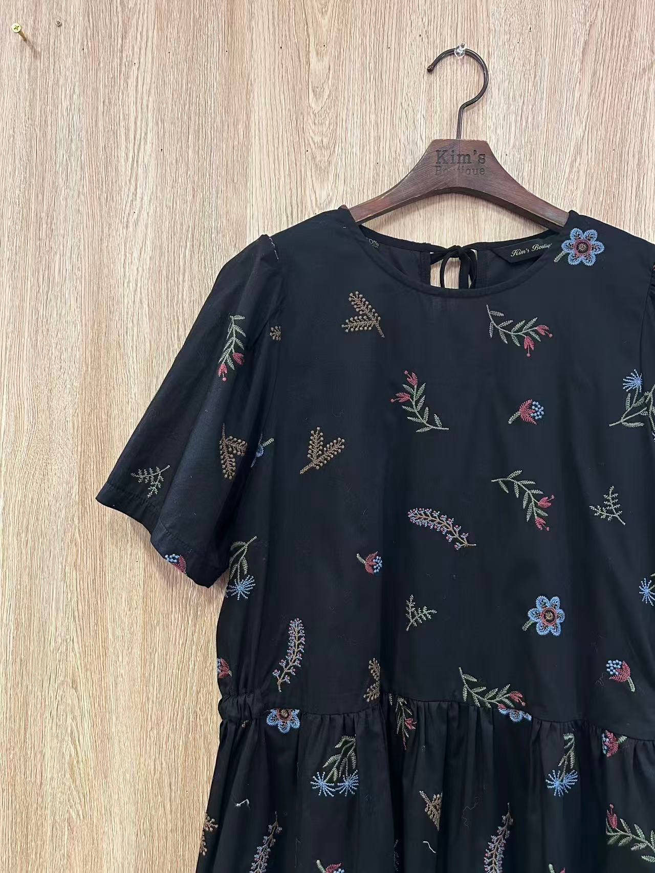 KB21 / Ditsy Floral Drop Waist Dress