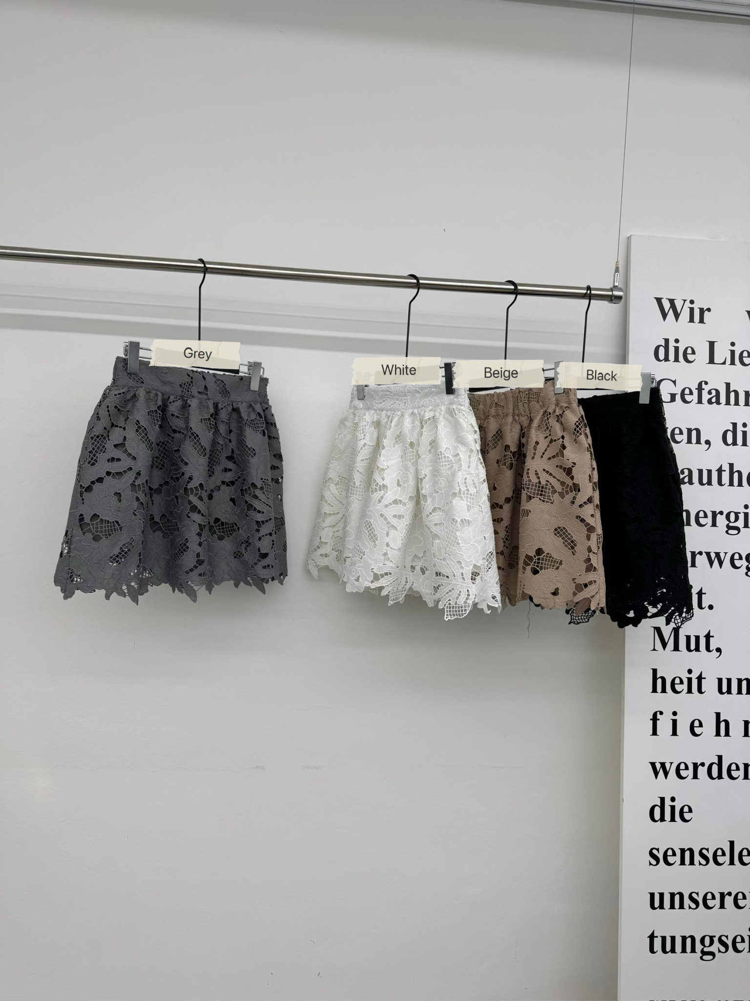 5001 / ELASTIC BAND BRODERIE SKIRT