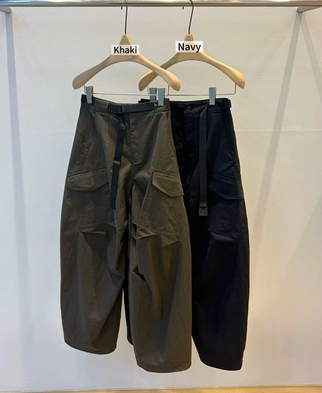 UE21 / BELTED CARGO BARREL PANTS