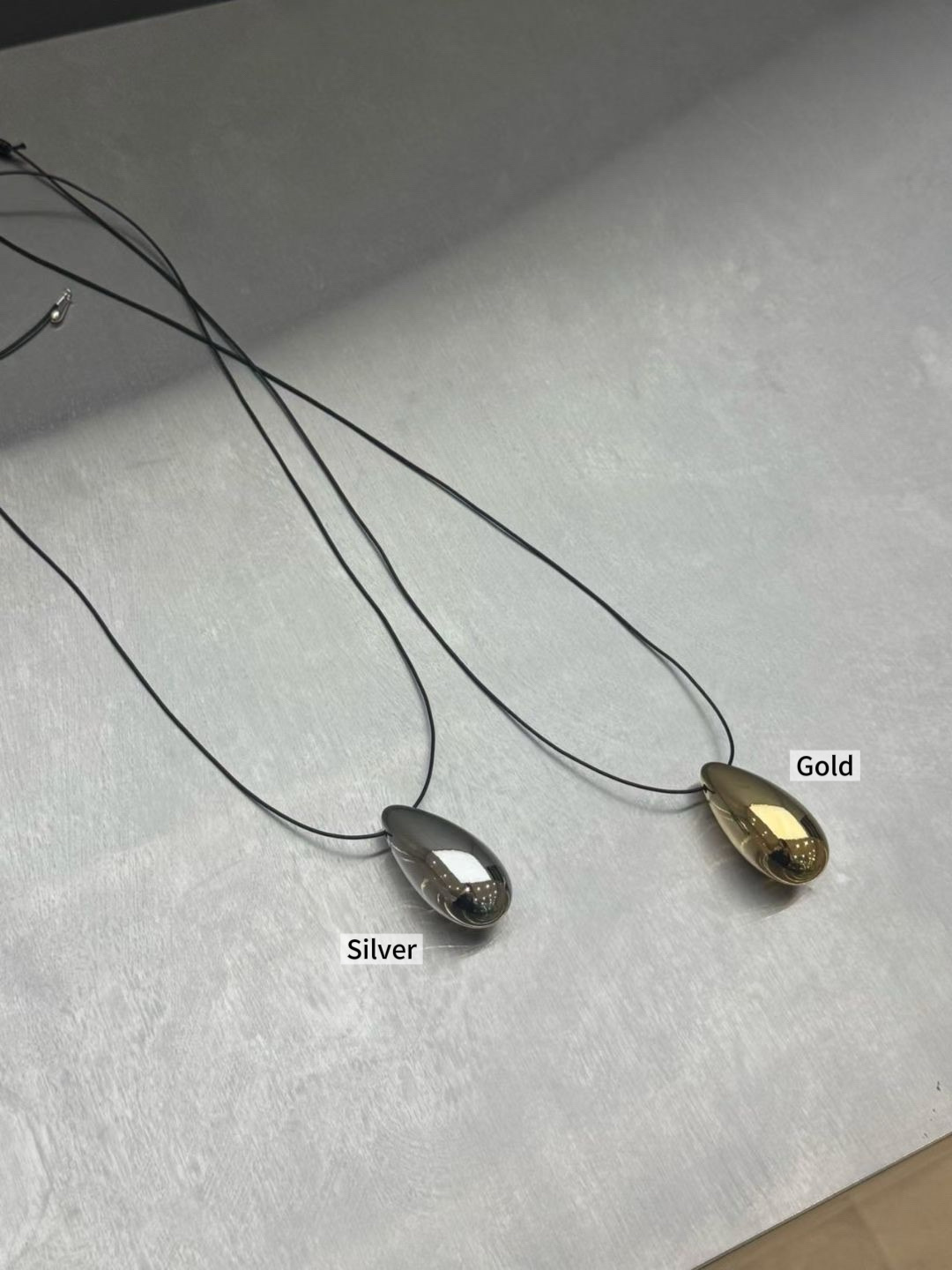 YQ41 / TEARDROP METALLIC PENDANT LONG ADJUSTABLE NECKLACE
