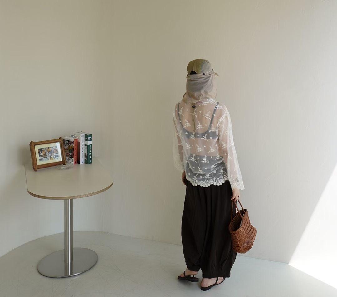CD24 / SHEER EMBROIDERED MESH TOP