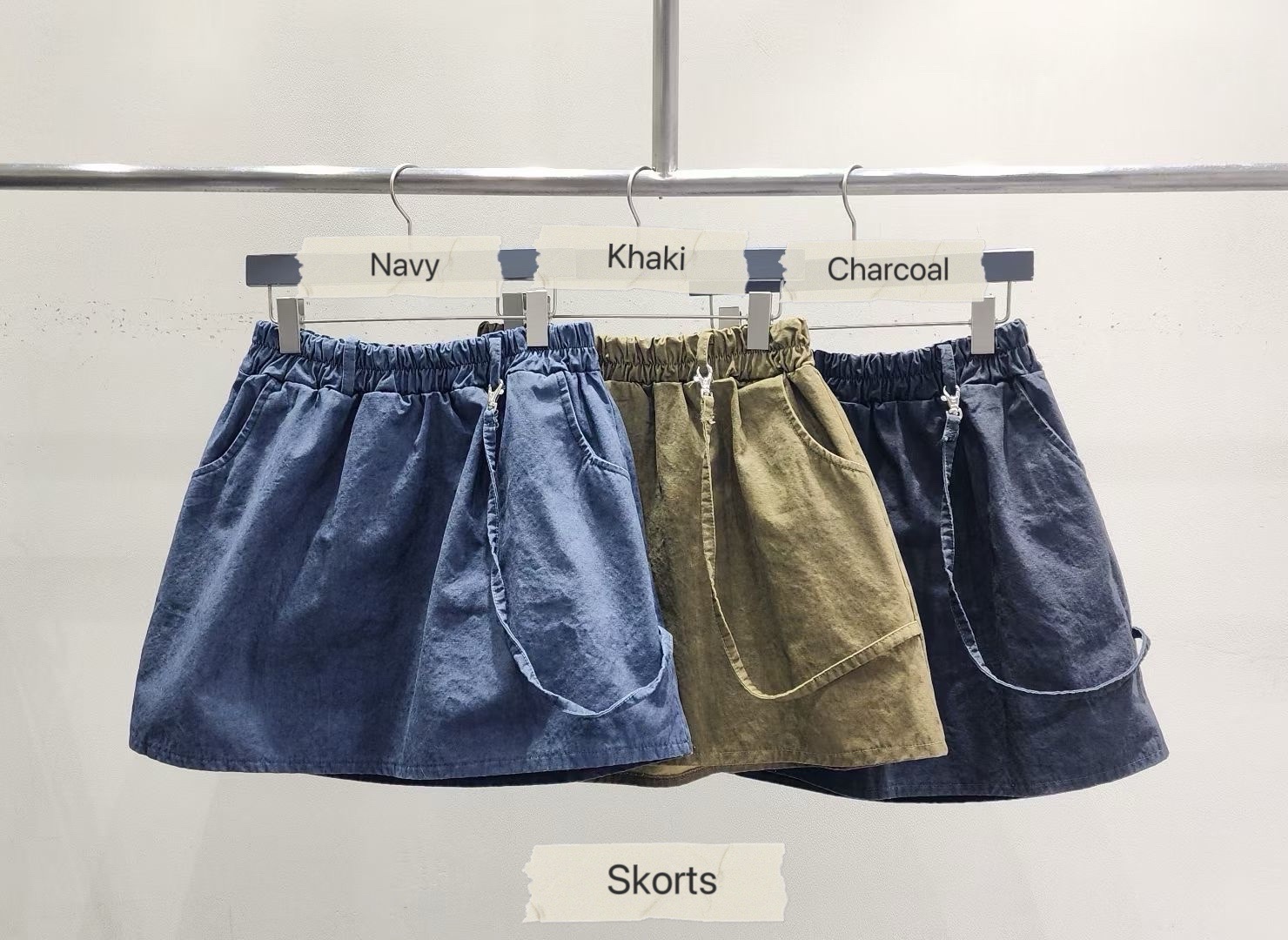 6802 / Elastic Banding Pocket Skorts with Hook Strap