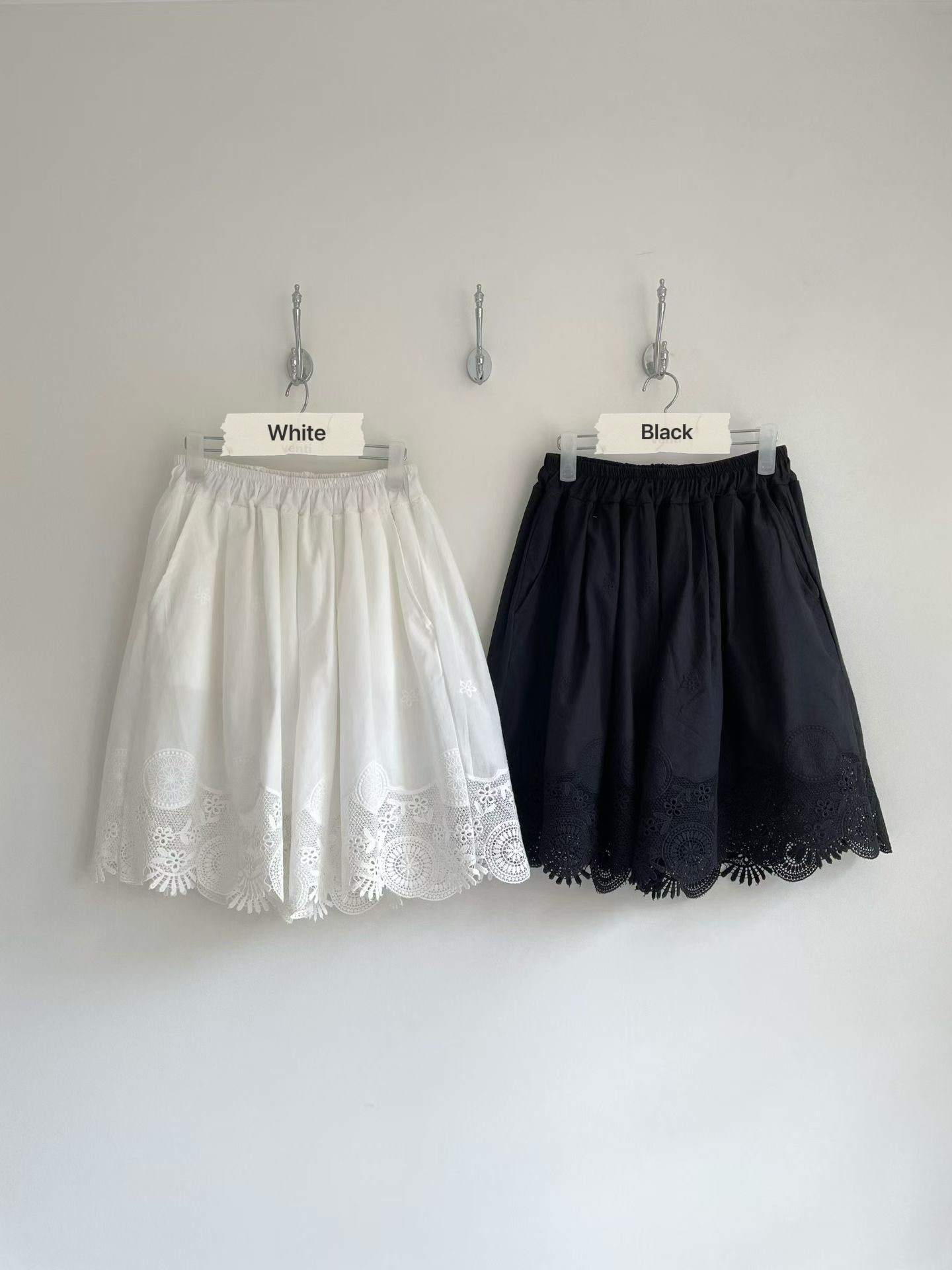 RT20 / DELICATE EMBROIDERED EYELET HEM SHORTS