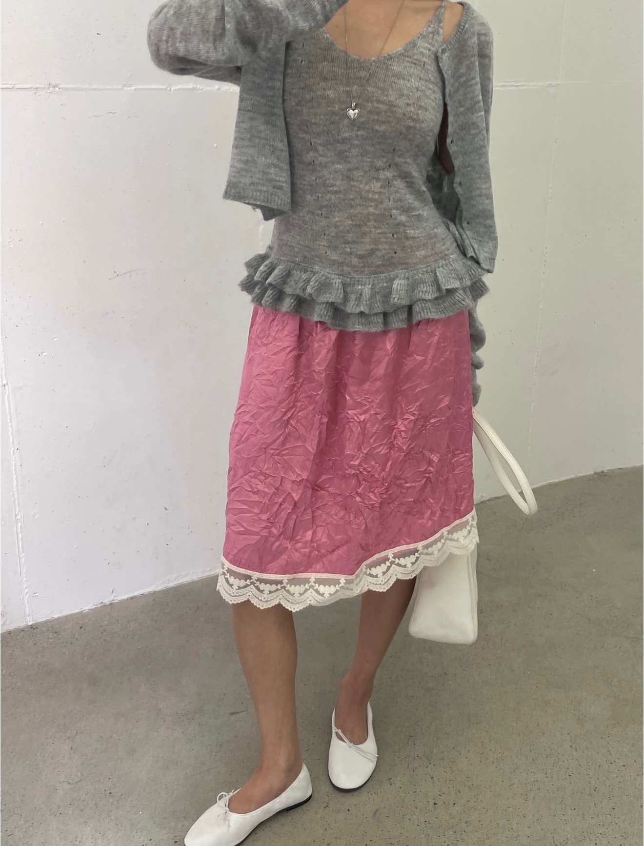 PG07 / CRINKLE TEXTURE SKIRT WITH LACE HEM