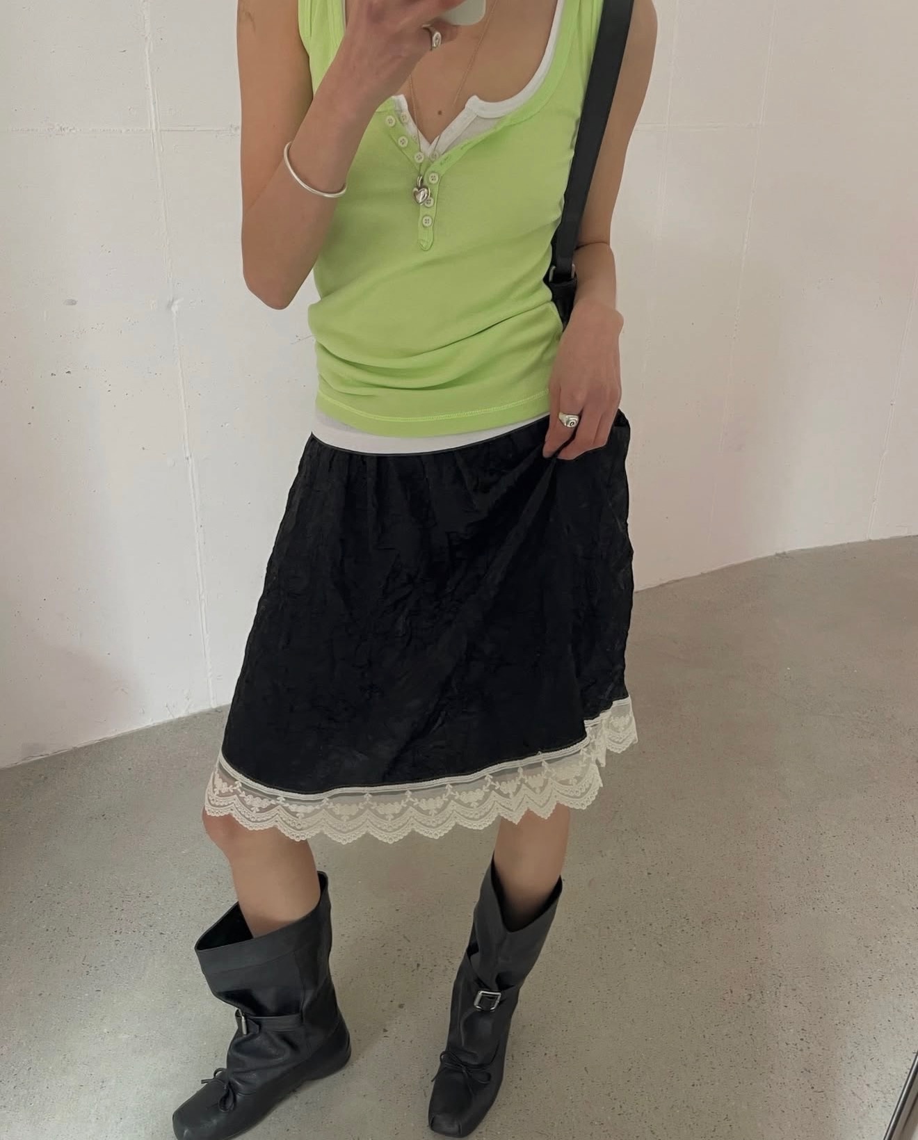PG07 / CRINKLE TEXTURE SKIRT WITH LACE HEM