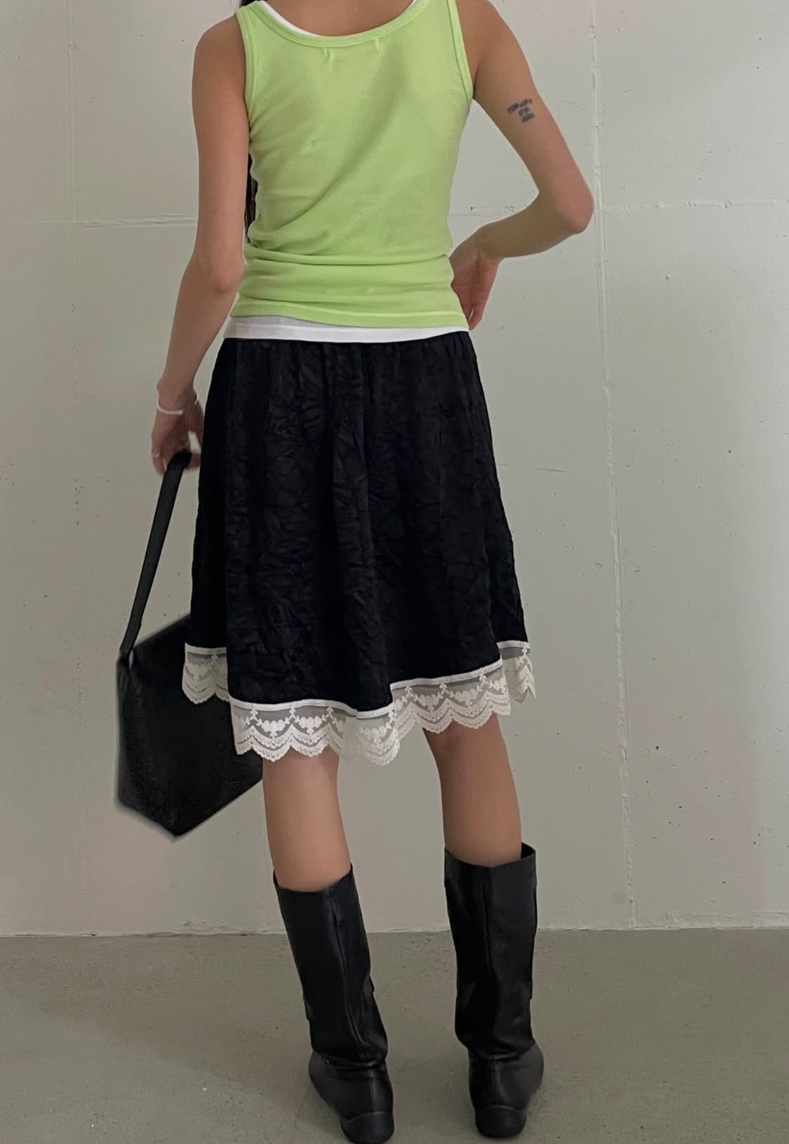 PG07 / CRINKLE TEXTURE SKIRT WITH LACE HEM