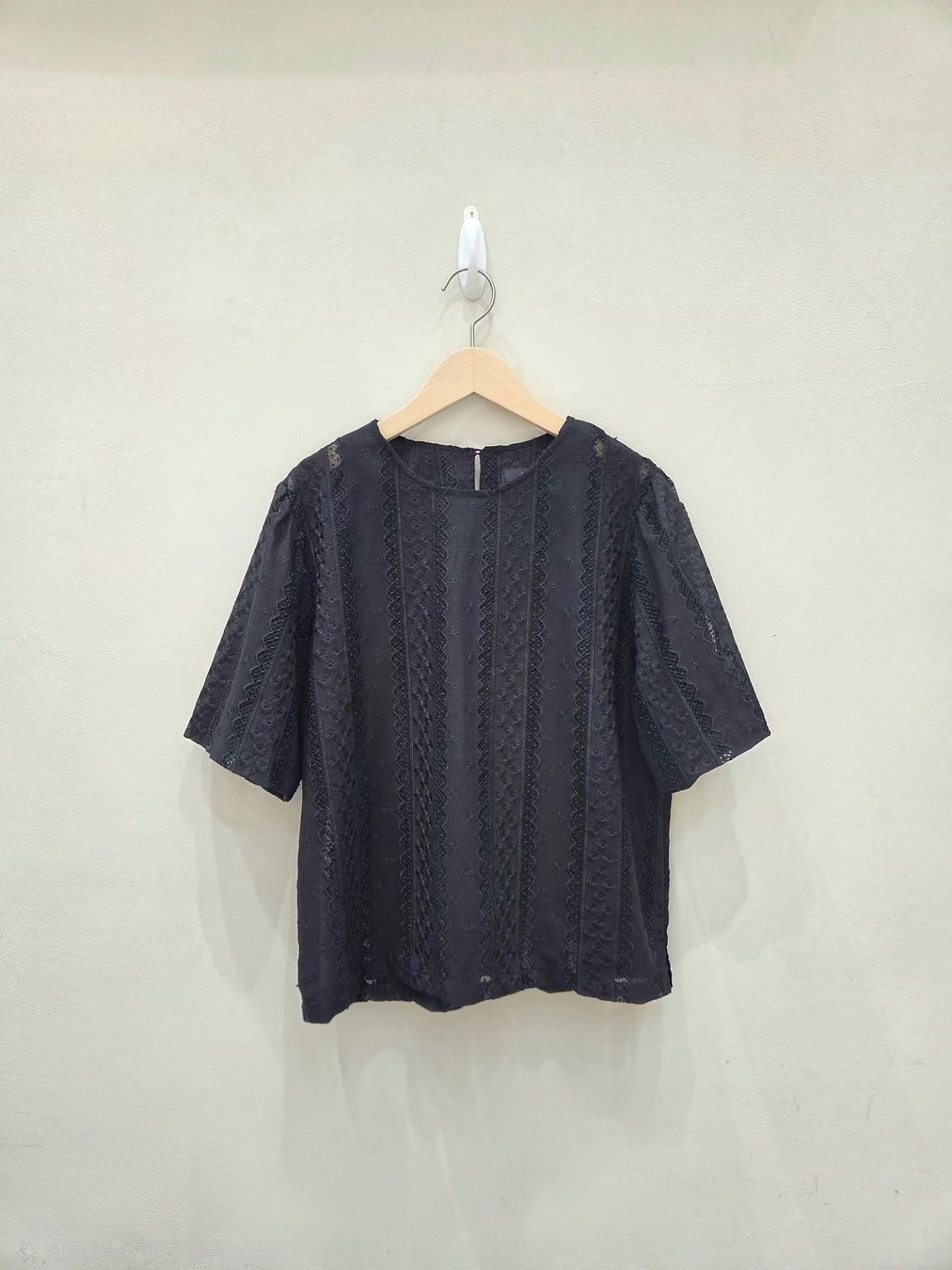 MA18 / PANELLED BROIDERIE BLOUSE