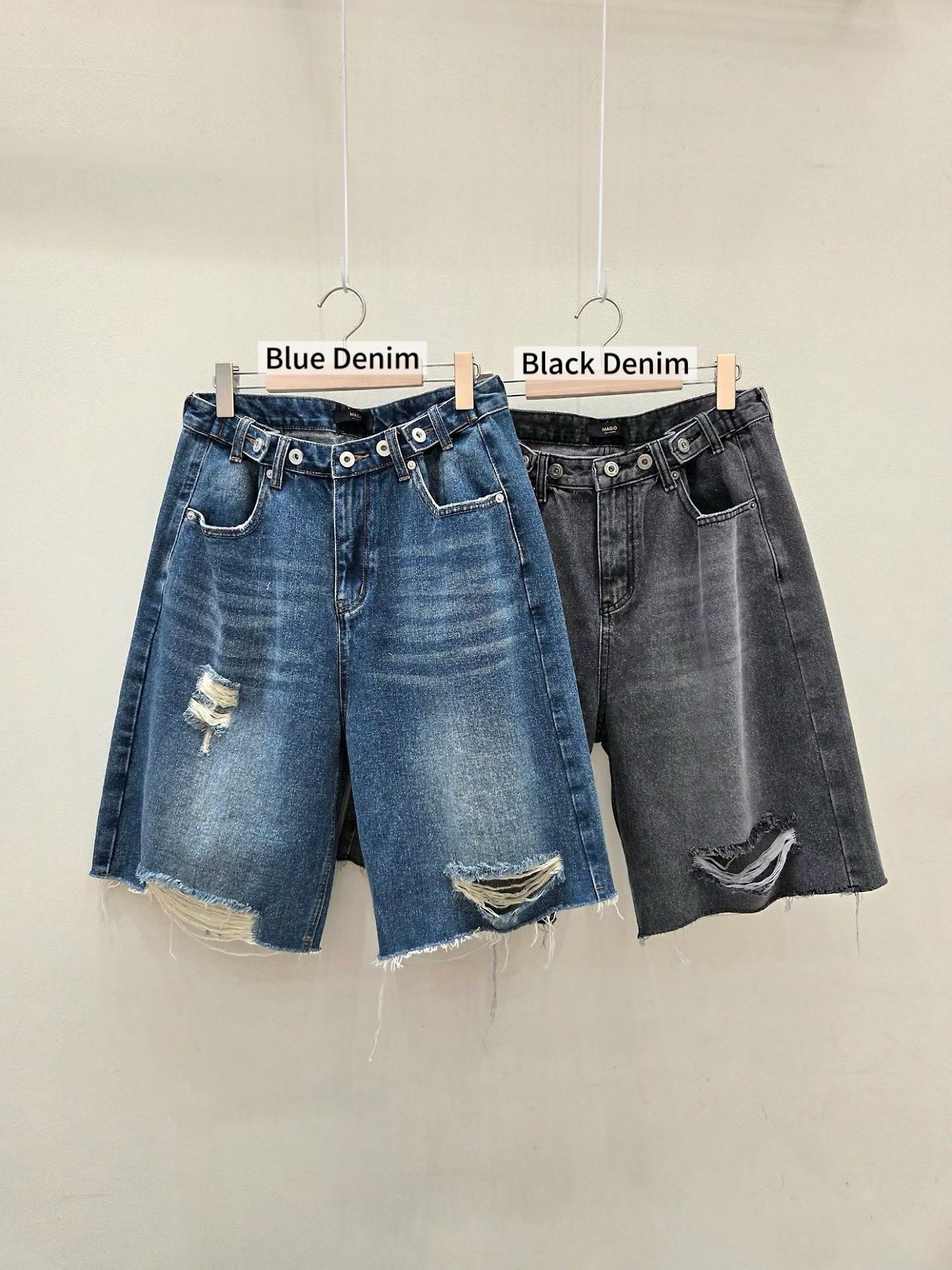 MA25 / ADJUSTABLE SIDES DISTRESSED DENIM BERMUDAS