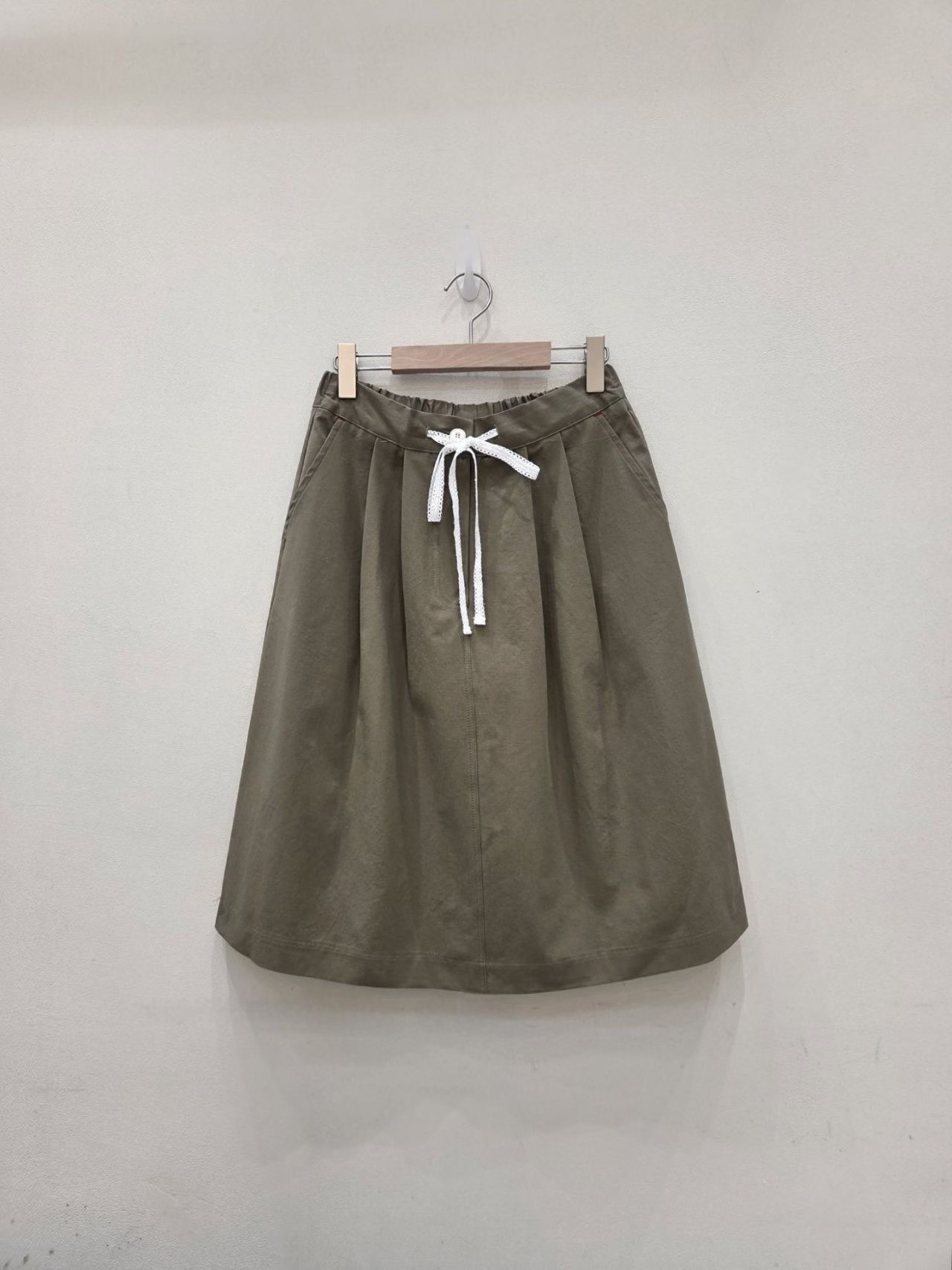 MA27 / ELASTIC WAISTBAND POCKET KNEE LENGTH SKIRT