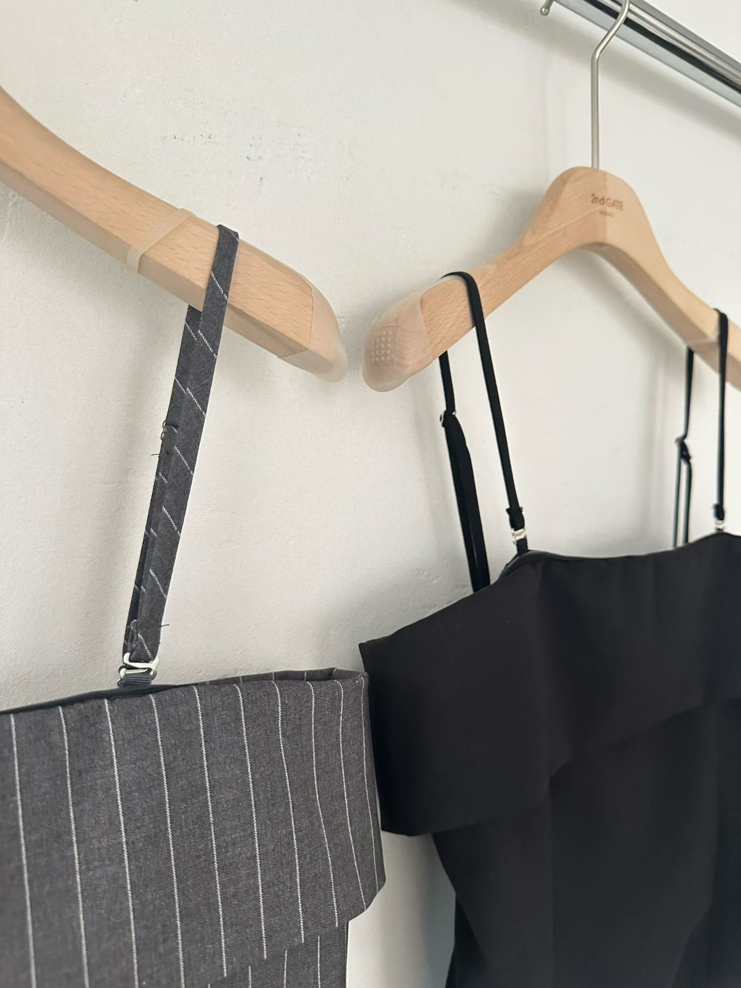 Gt06 / Adjustable Strap Bustier Top