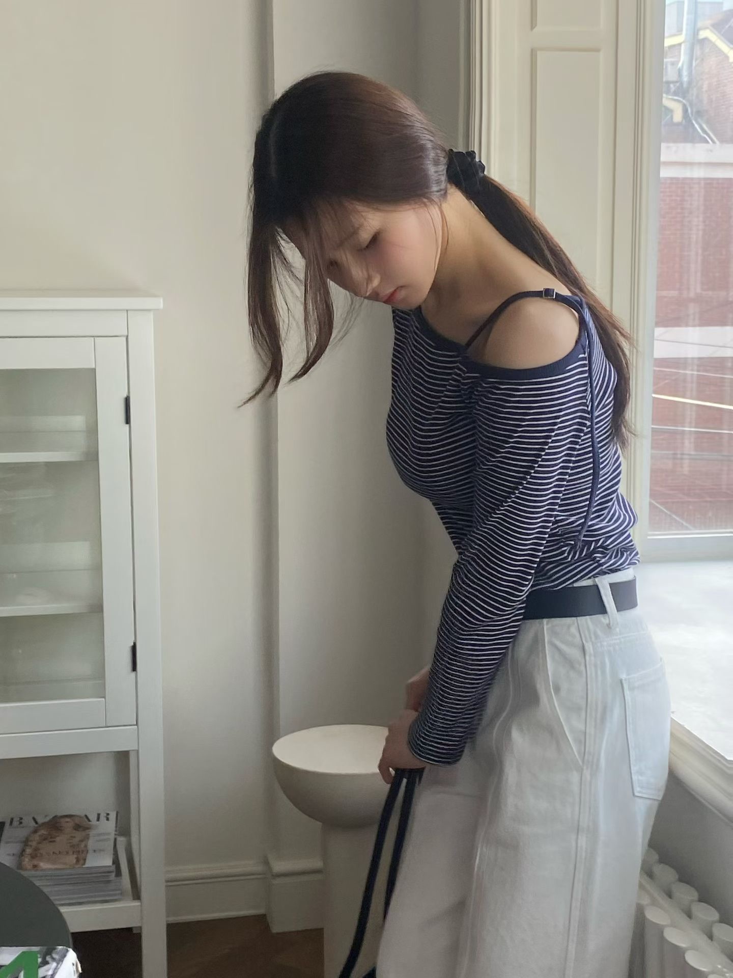 GT08 / Off Shoulder Top With Adjustable Strap 