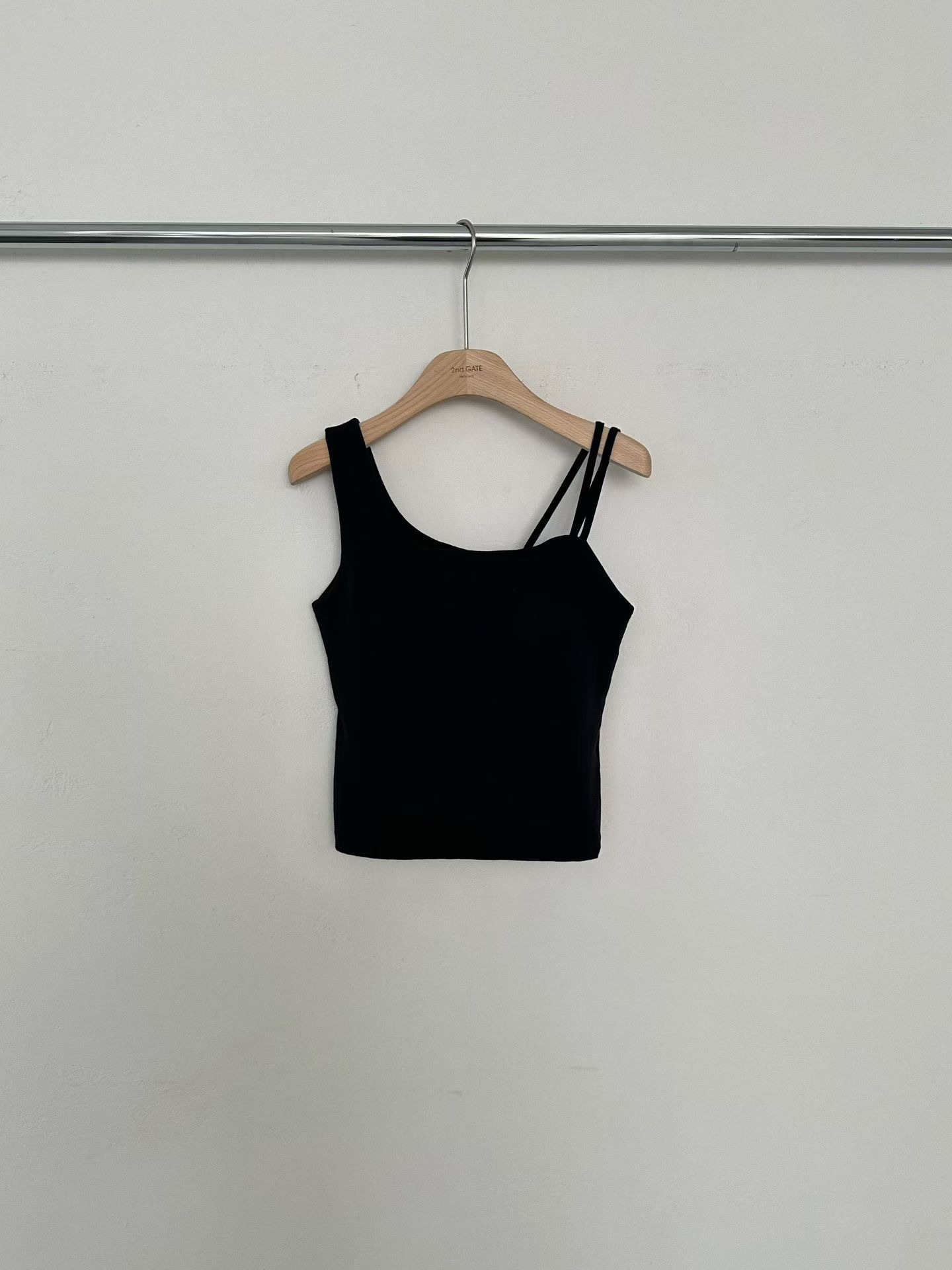 GT09 / Sleeveless Asymmeterical Strappy Tank Top