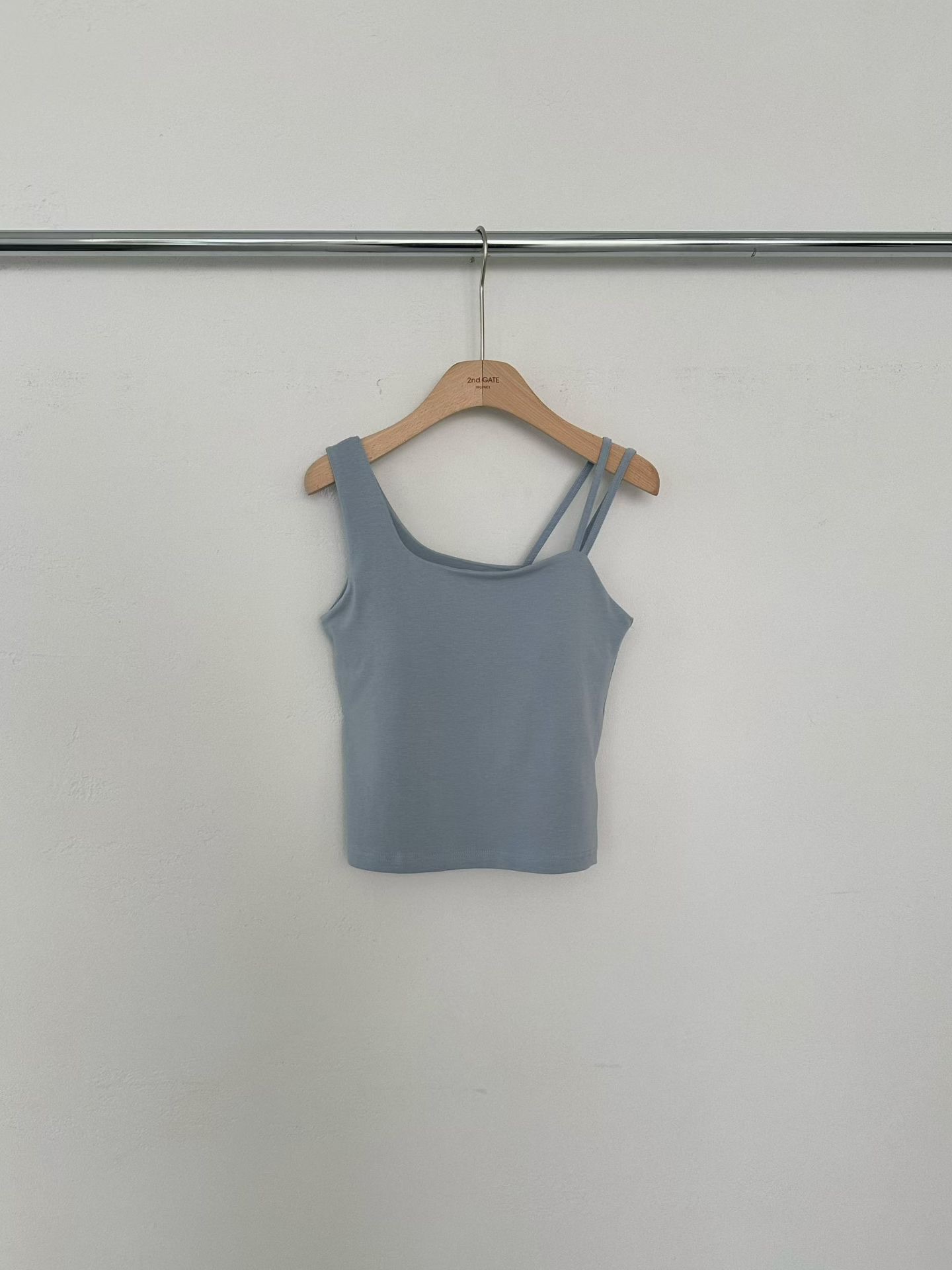 GT09 / Sleeveless Asymmeterical Strappy Tank Top