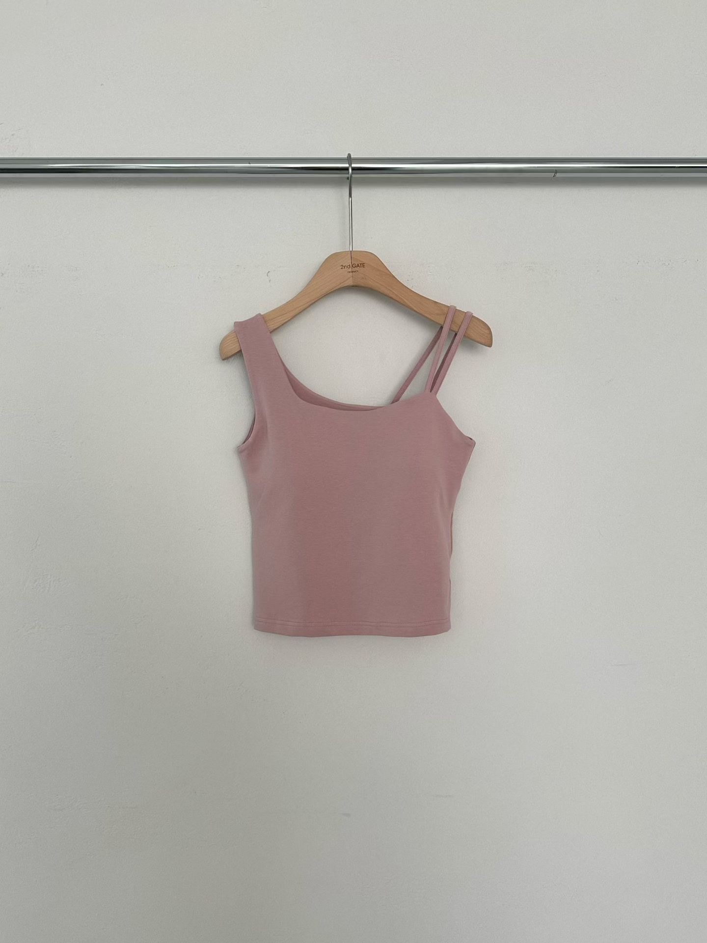 GT09 / Sleeveless Asymmeterical Strappy Tank Top