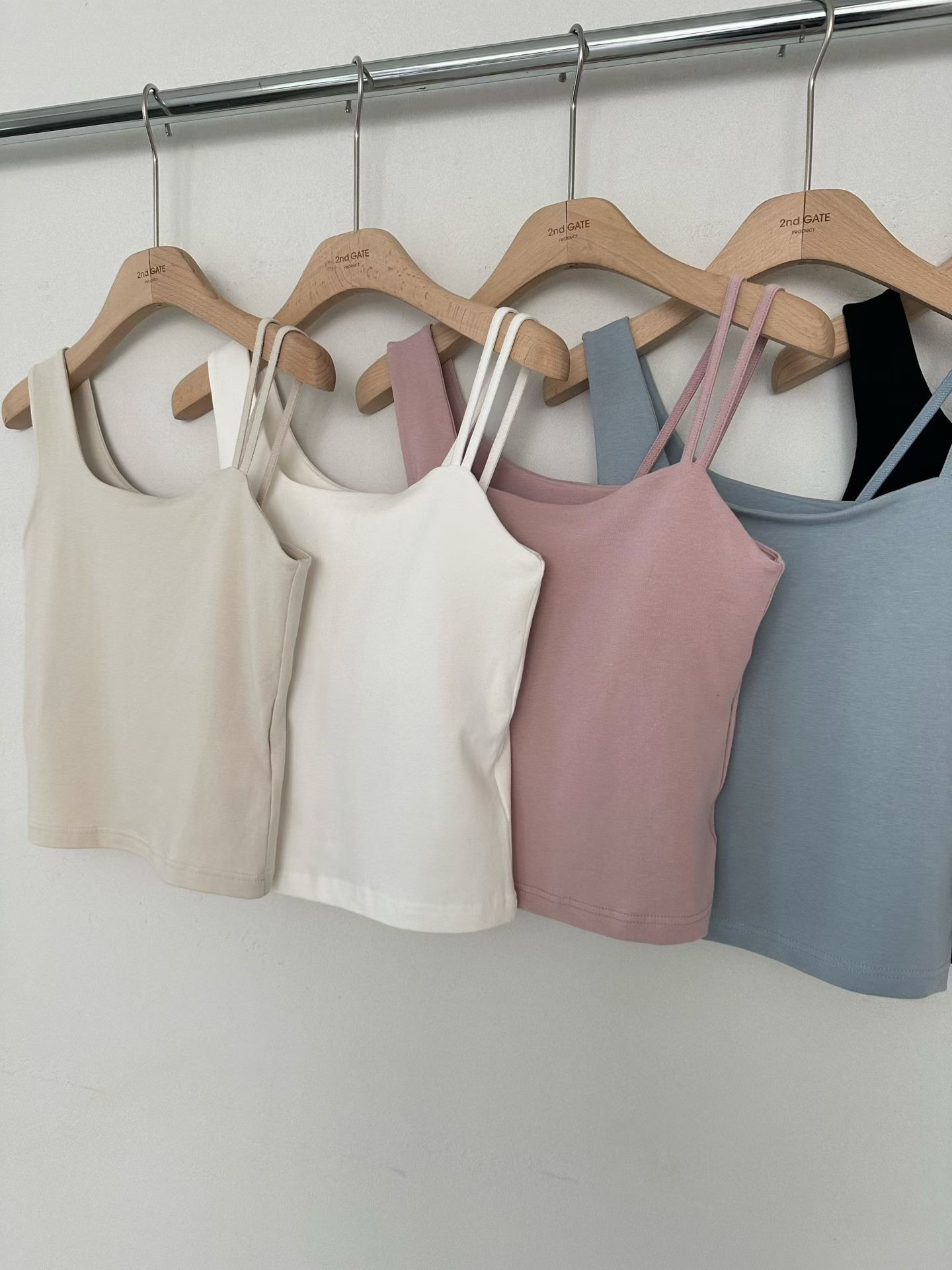 GT09 / Sleeveless Asymmeterical Strappy Tank Top