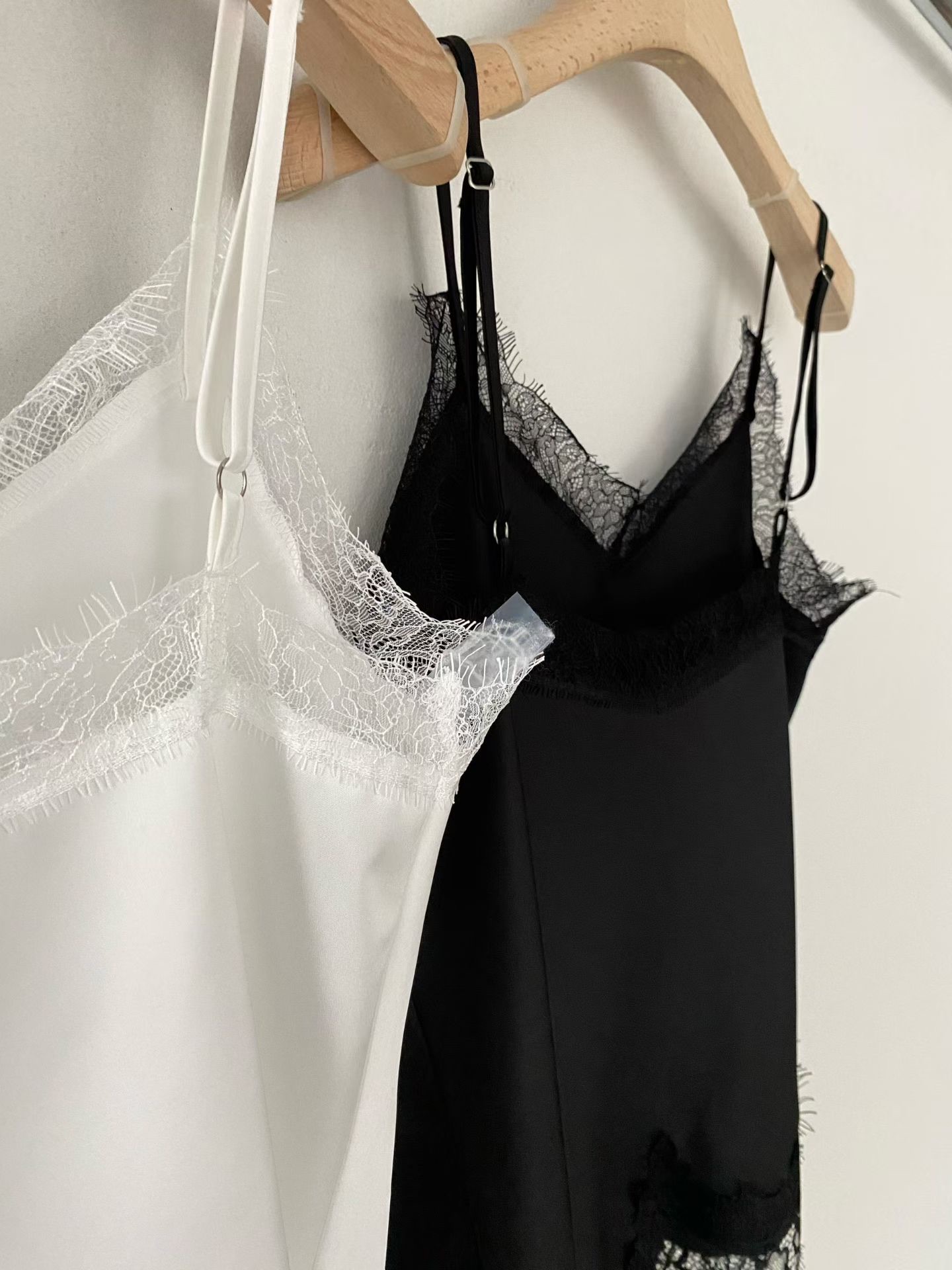 GT12 / Lace Assymeterical Camisole