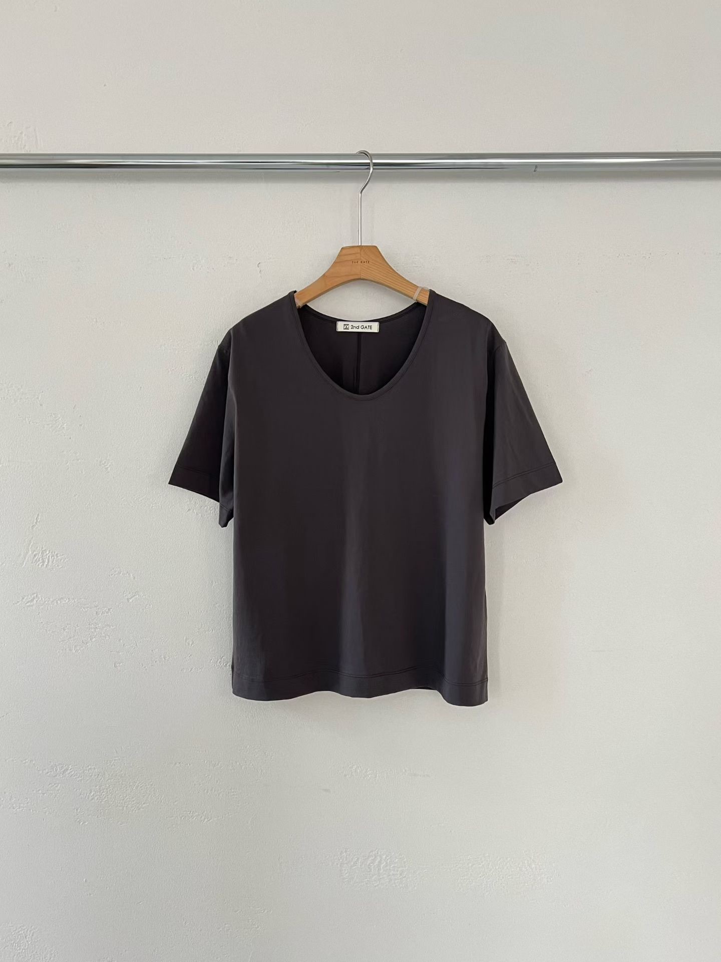 GT13 / Scoop Neckline Cotton Tee