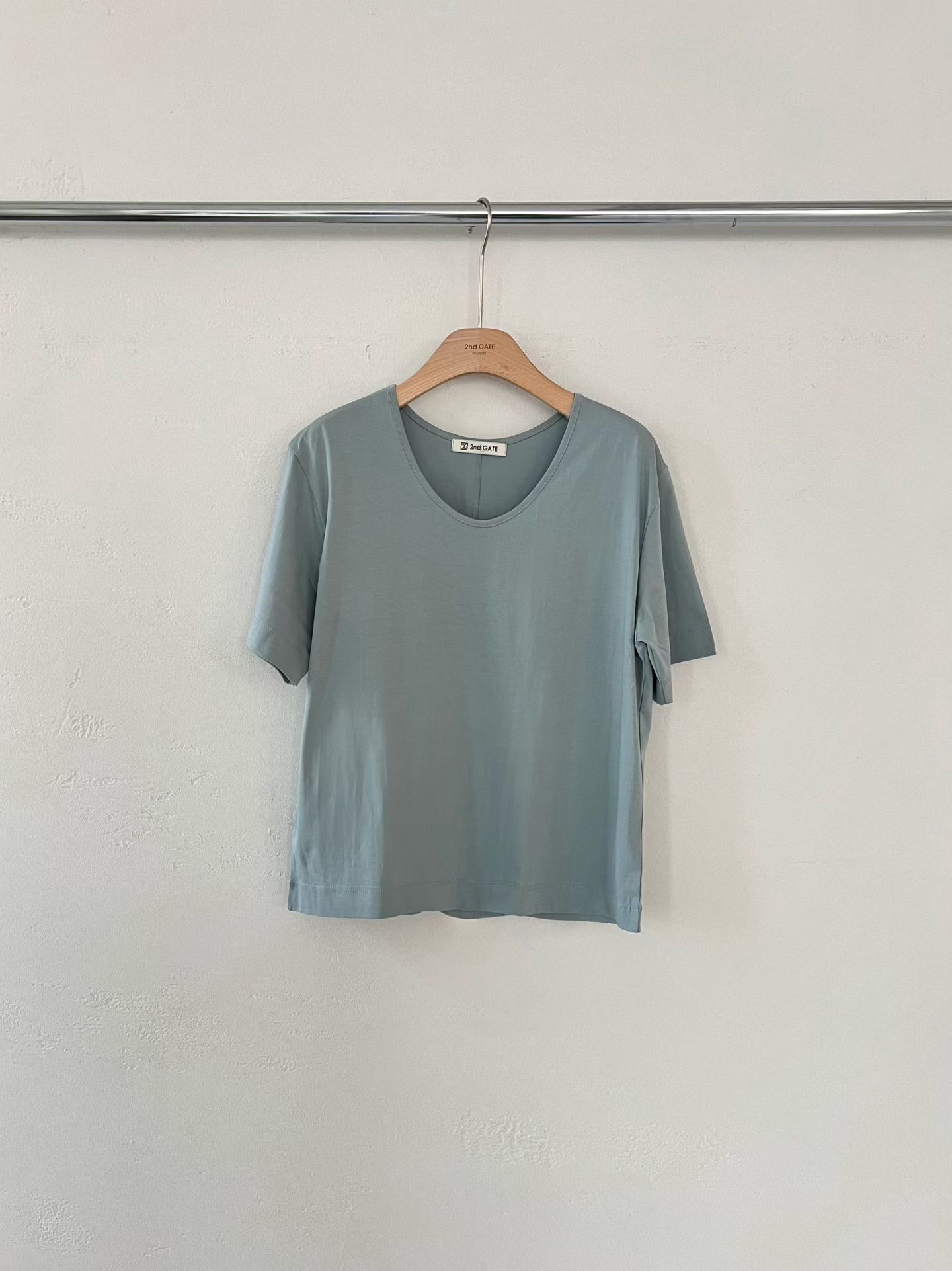 GT13 / Scoop Neckline Cotton Tee