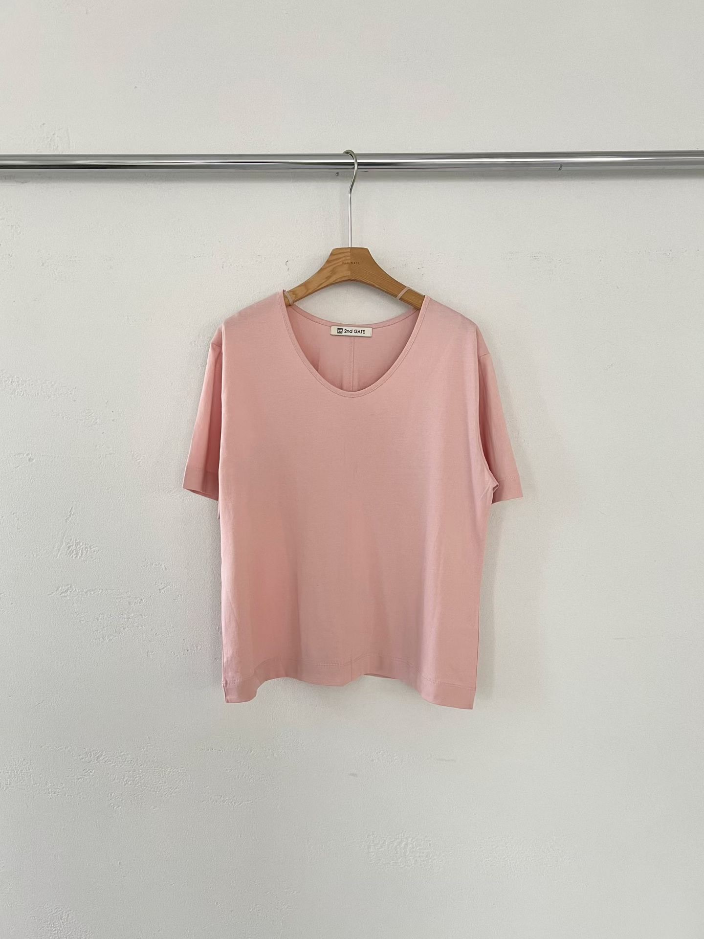 GT13 / Scoop Neckline Cotton Tee