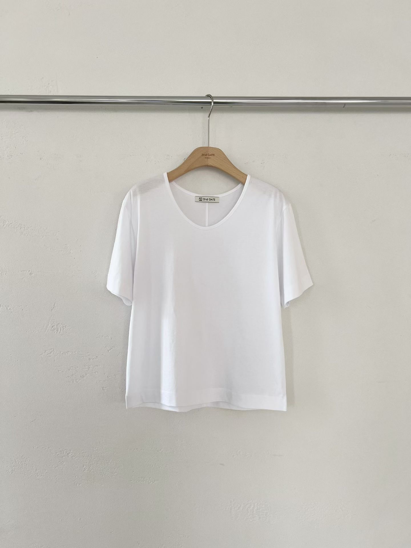 GT13 / Scoop Neckline Cotton Tee