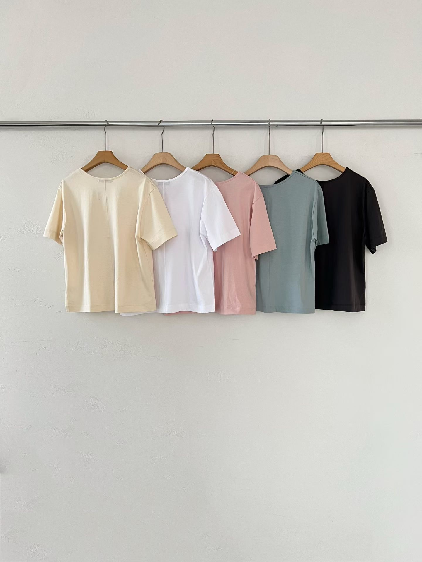 GT13 / Scoop Neckline Cotton Tee