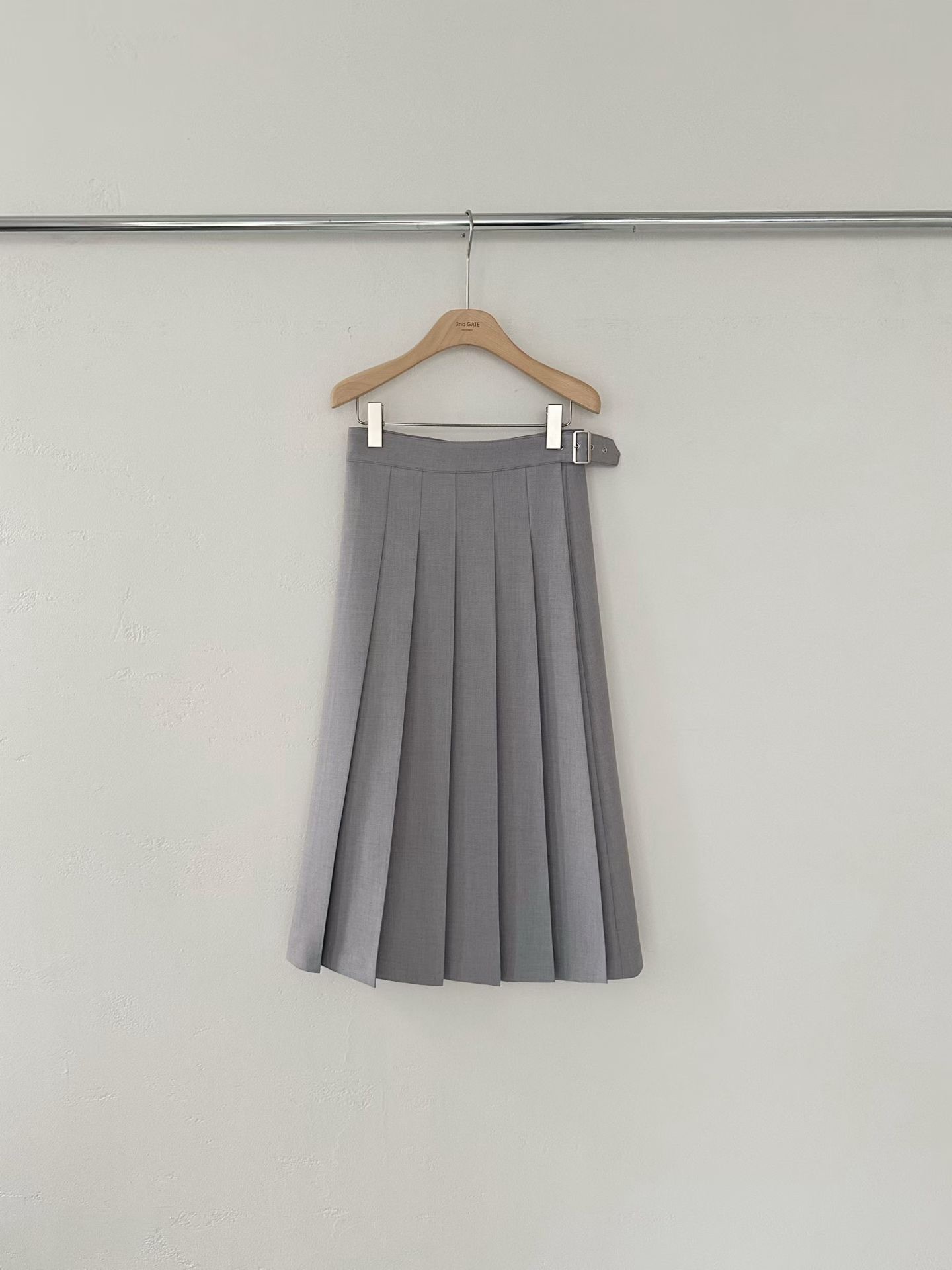 GT14 / Belted Pressed Pleats Skirt