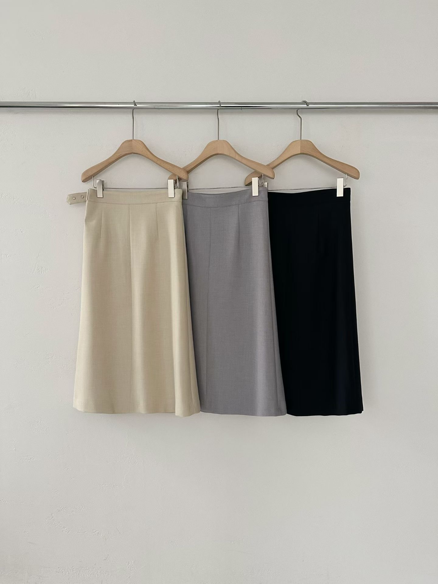 GT14 / Belted Pressed Pleats Skirt