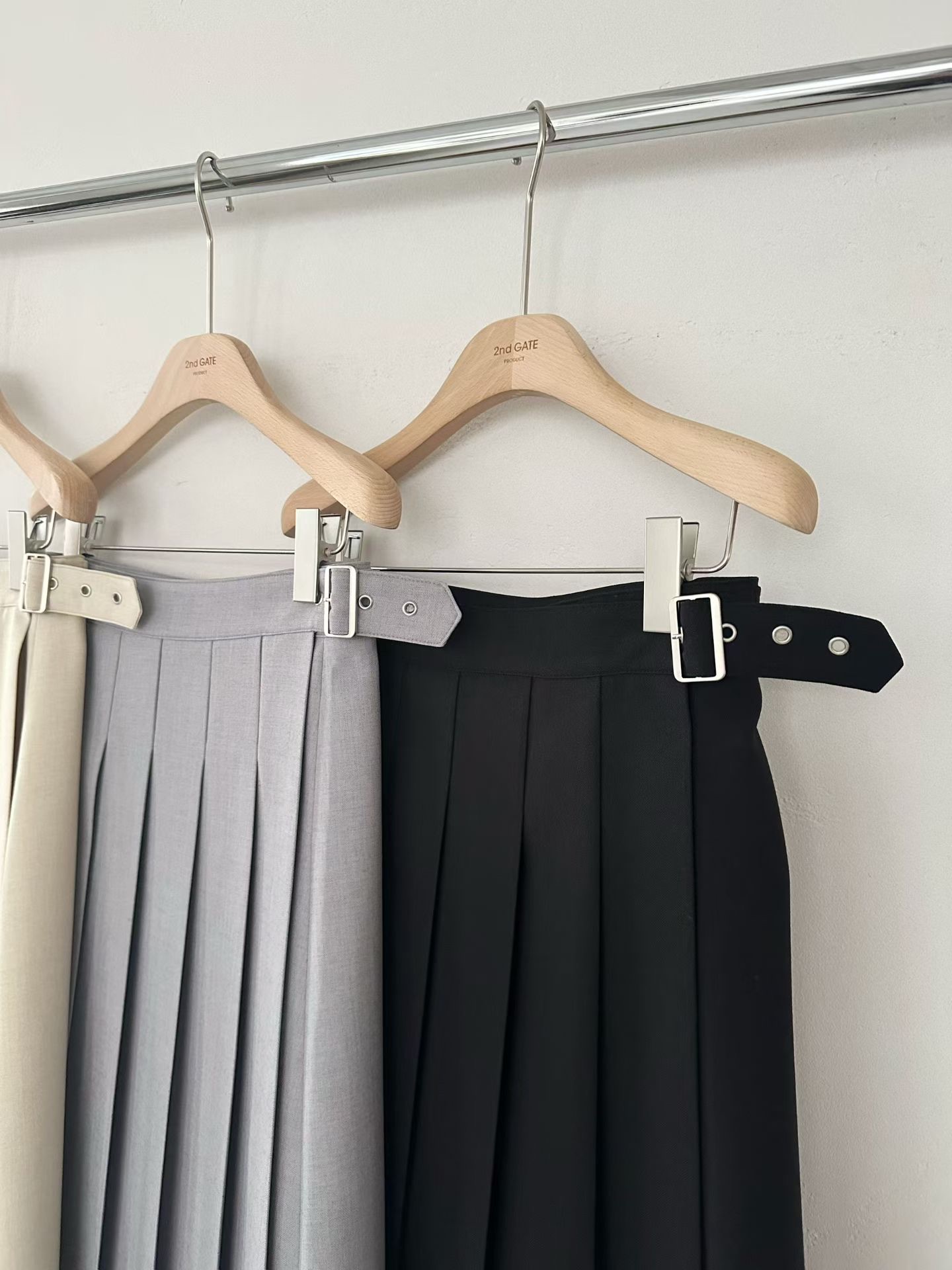 GT14 / Belted Pressed Pleats Skirt