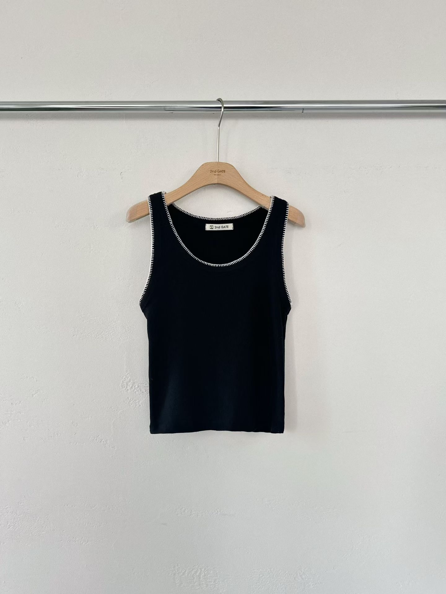 GT16 / Contrast Sewing Trims Tank Top