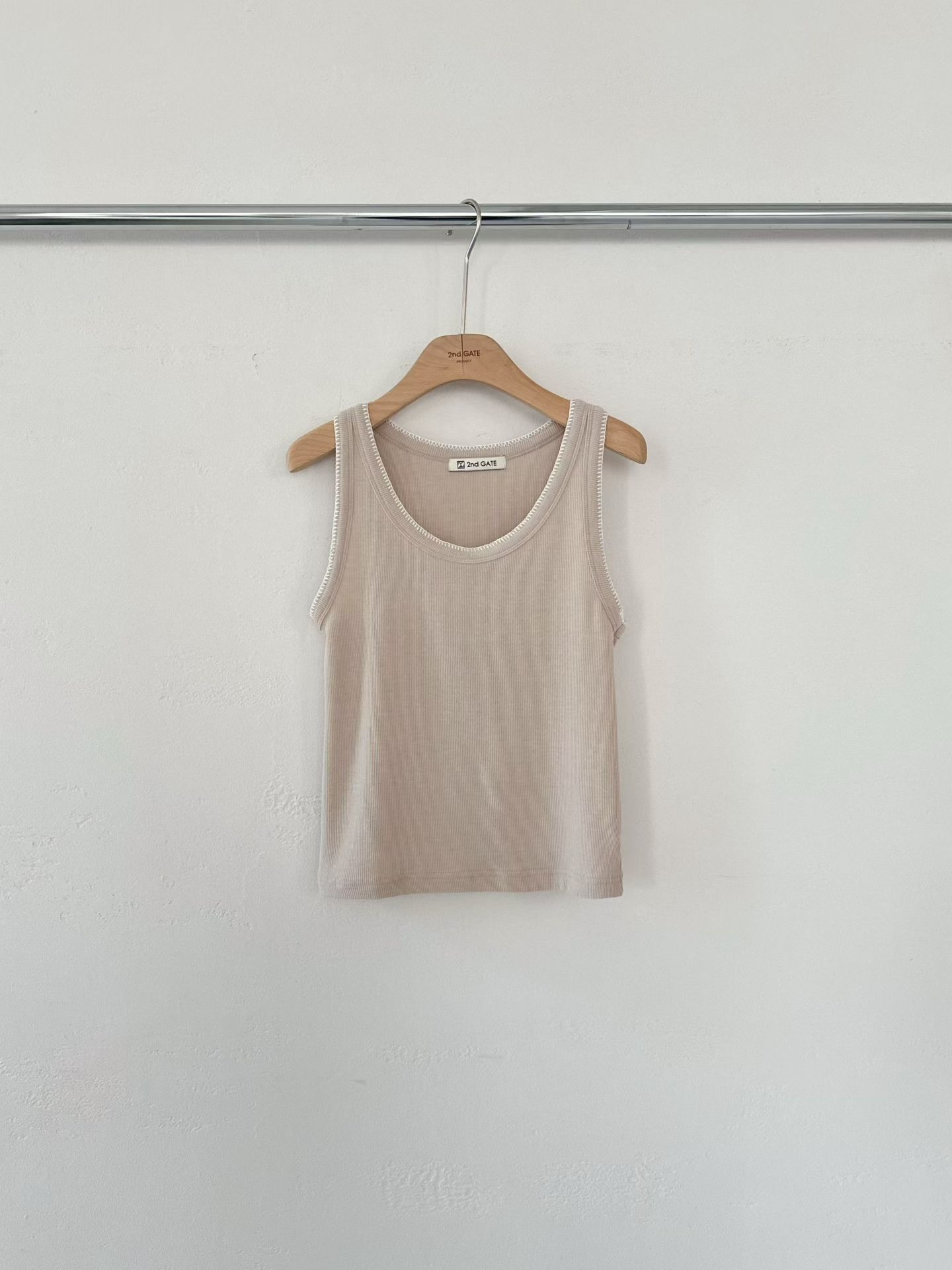 GT16 / Contrast Sewing Trims Tank Top