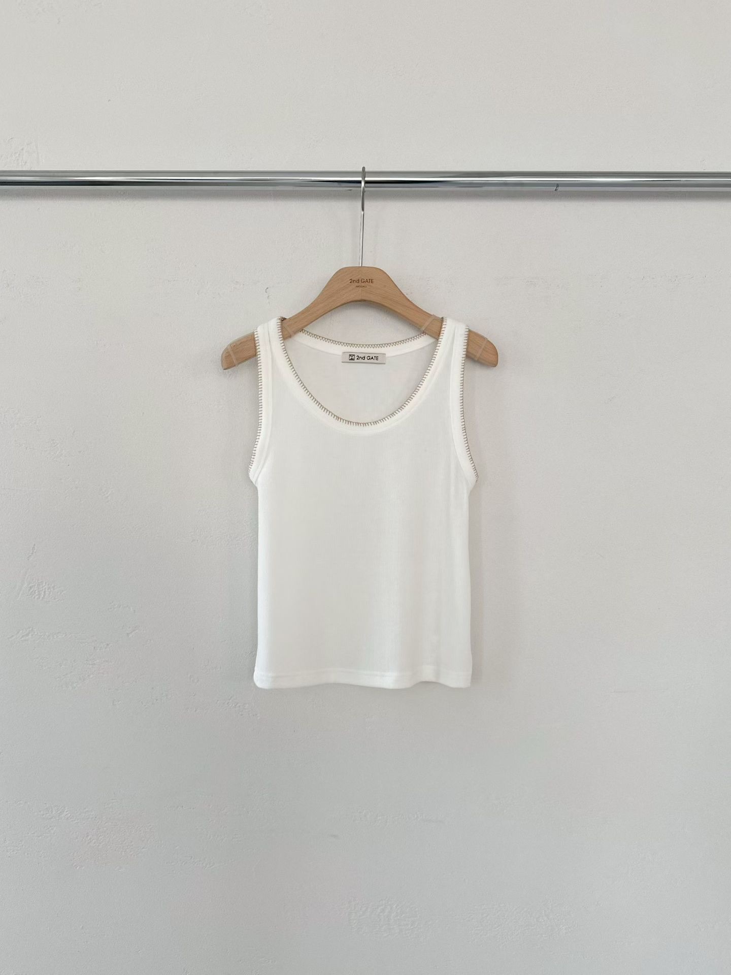 GT16 / Contrast Sewing Trims Tank Top