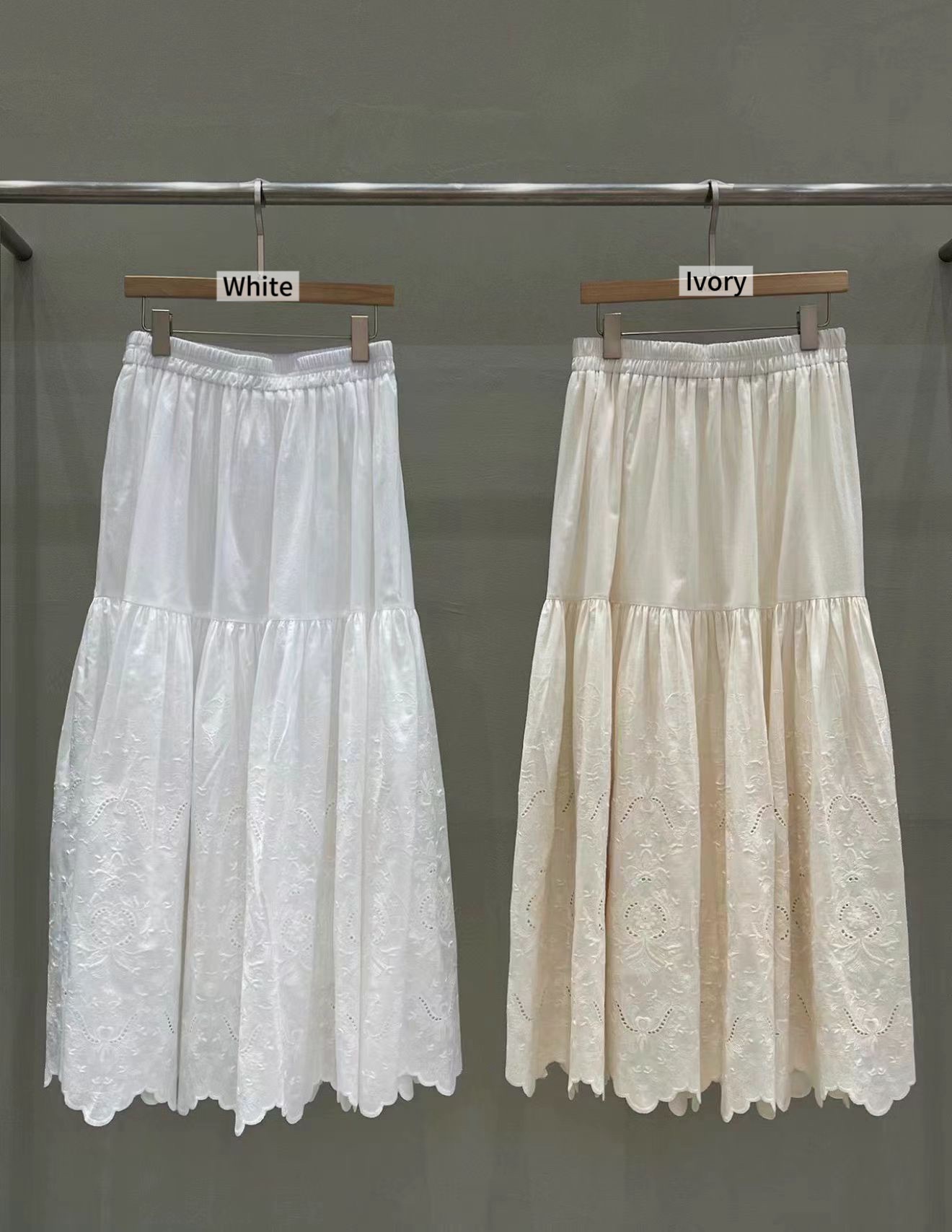 MU30 / ELASTIC WAISTBAND BROIDERIE MAXI SKIRT