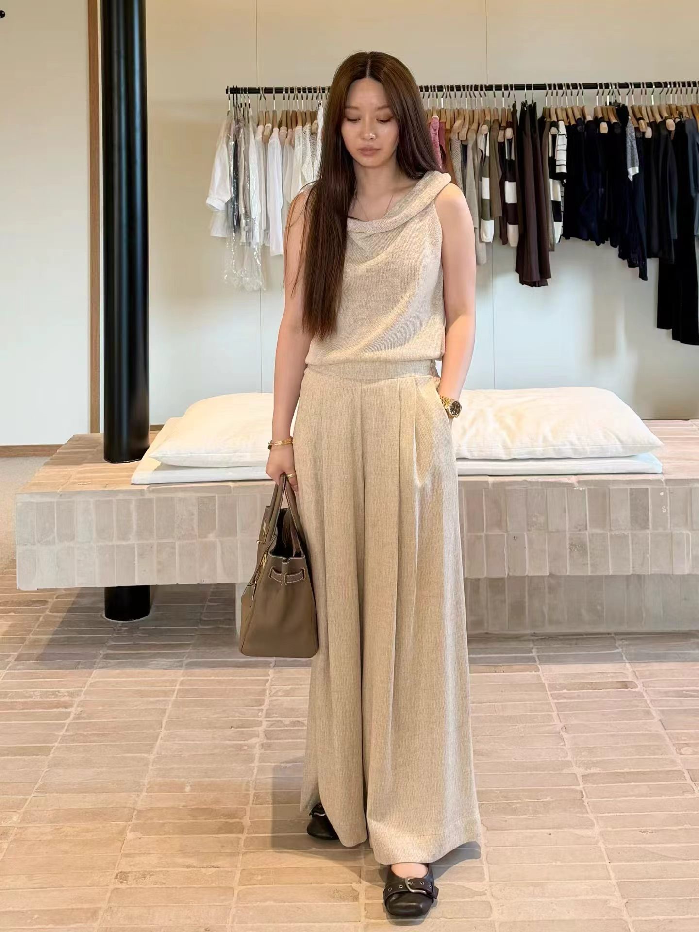 MU18 / SLEEVELESS COWL NECKLINE KNIT TOP