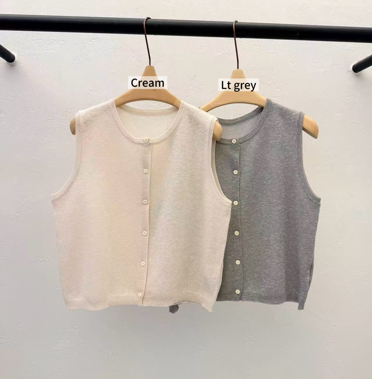 DA19 / BUTTON DOWN KNIT VEST TOP