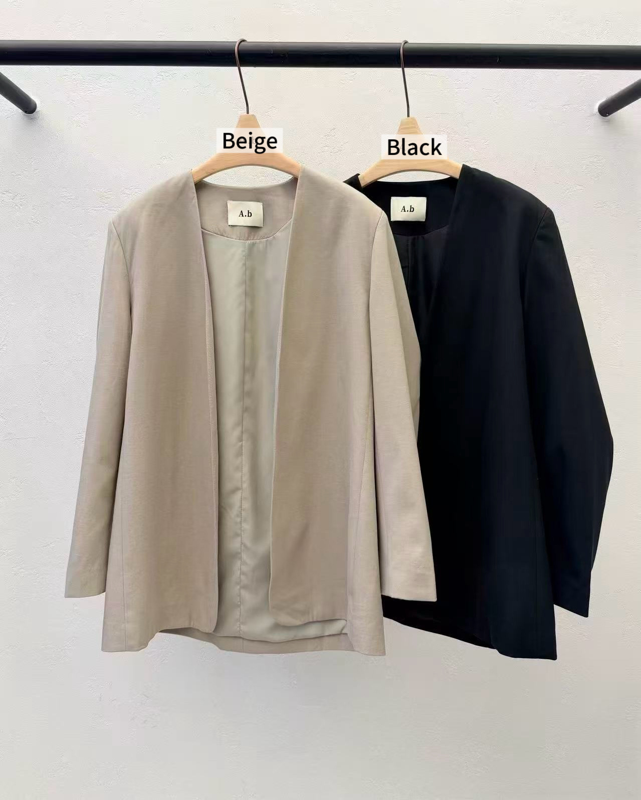 DA28 / BUTTONLESS OPEN COLLAR BLAZER