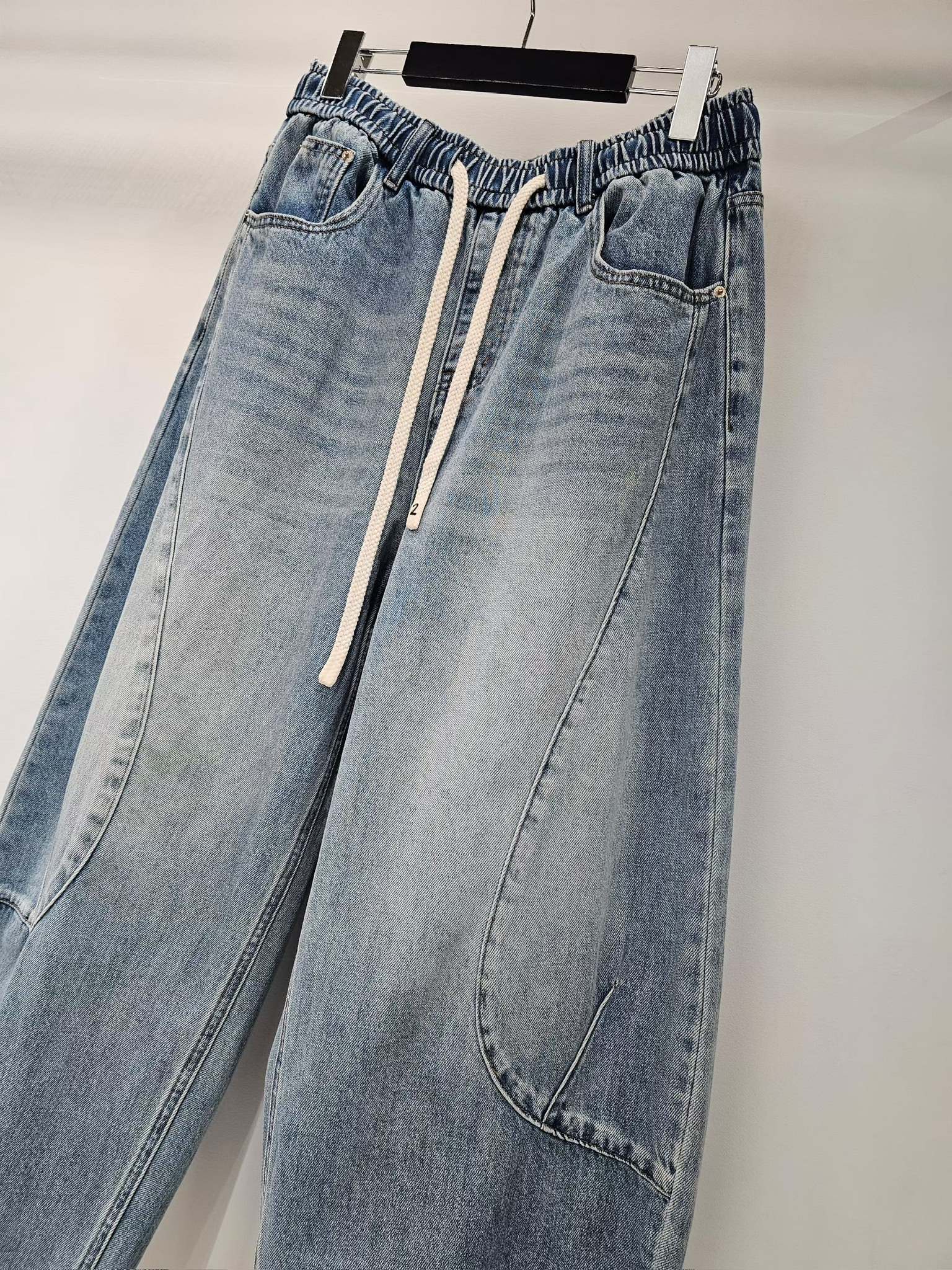 NY02 / Banded Waist Barrel-cut Trousers