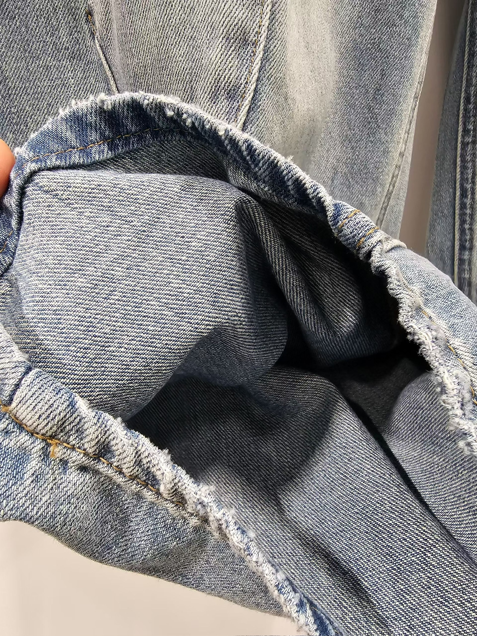 NY02 / Banded Waist Barrel-cut Trousers