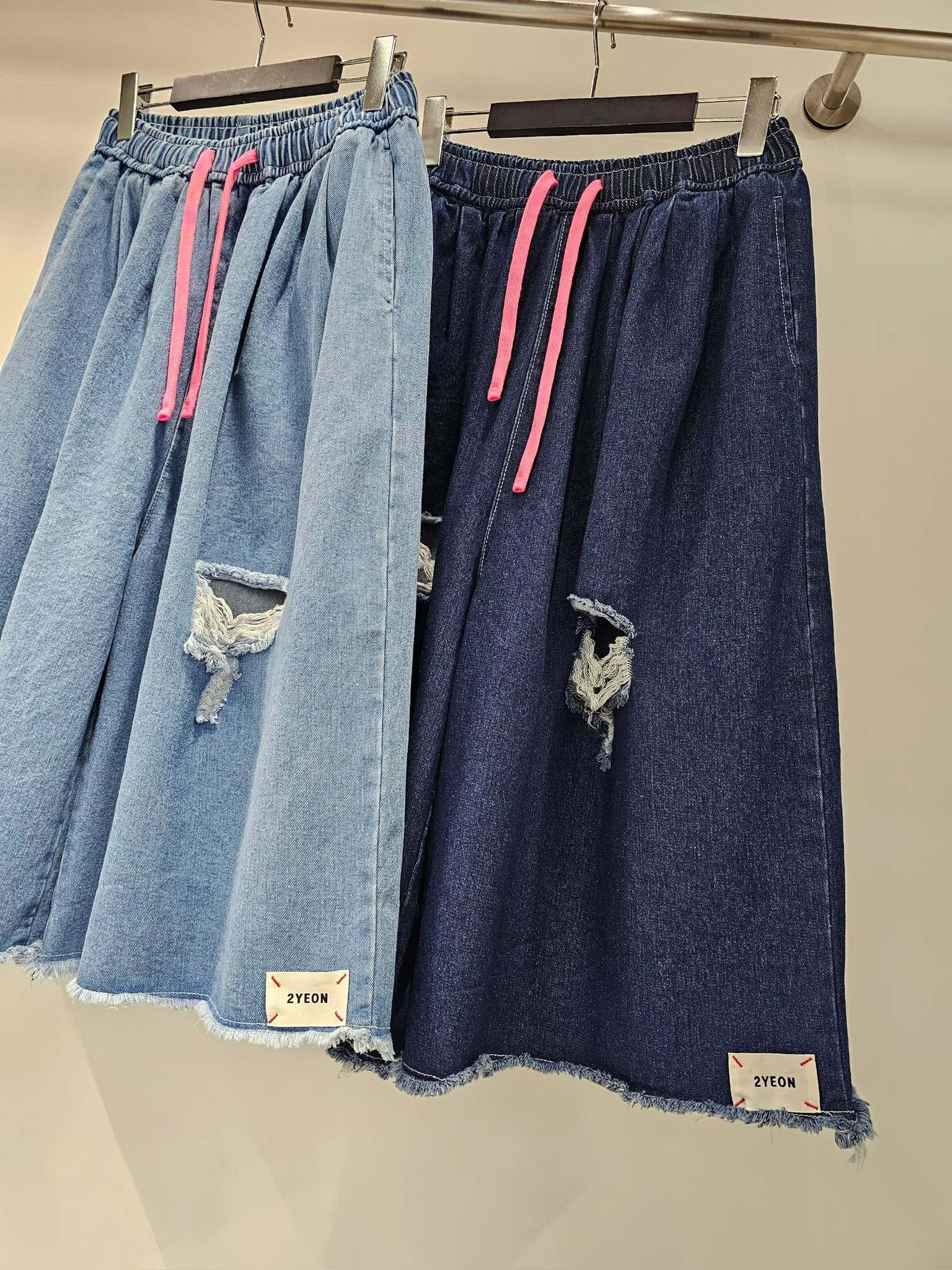 NY03 / Neon Drawstring Distressed Cropped Trousers